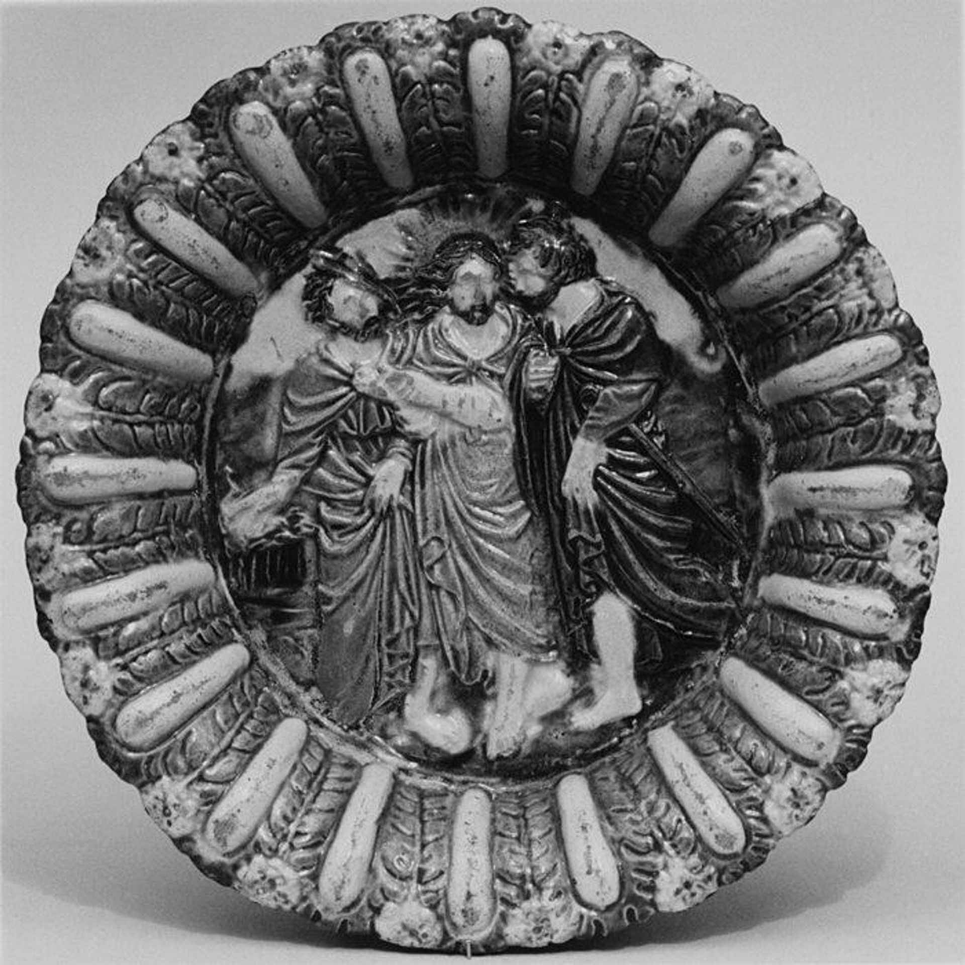 Dish with Christ and two disciples by Bernard Palissy
