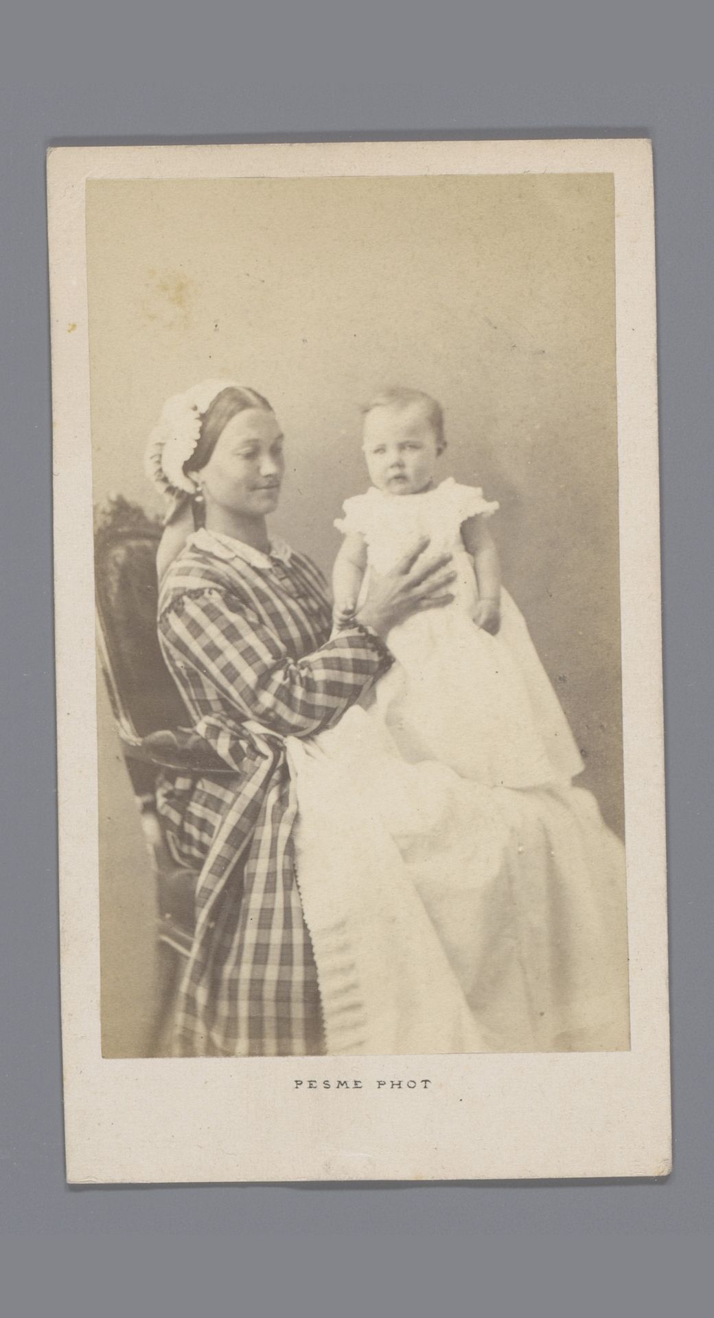 Portret van een onbekende vrouw met baby by Paul Emile Pesme