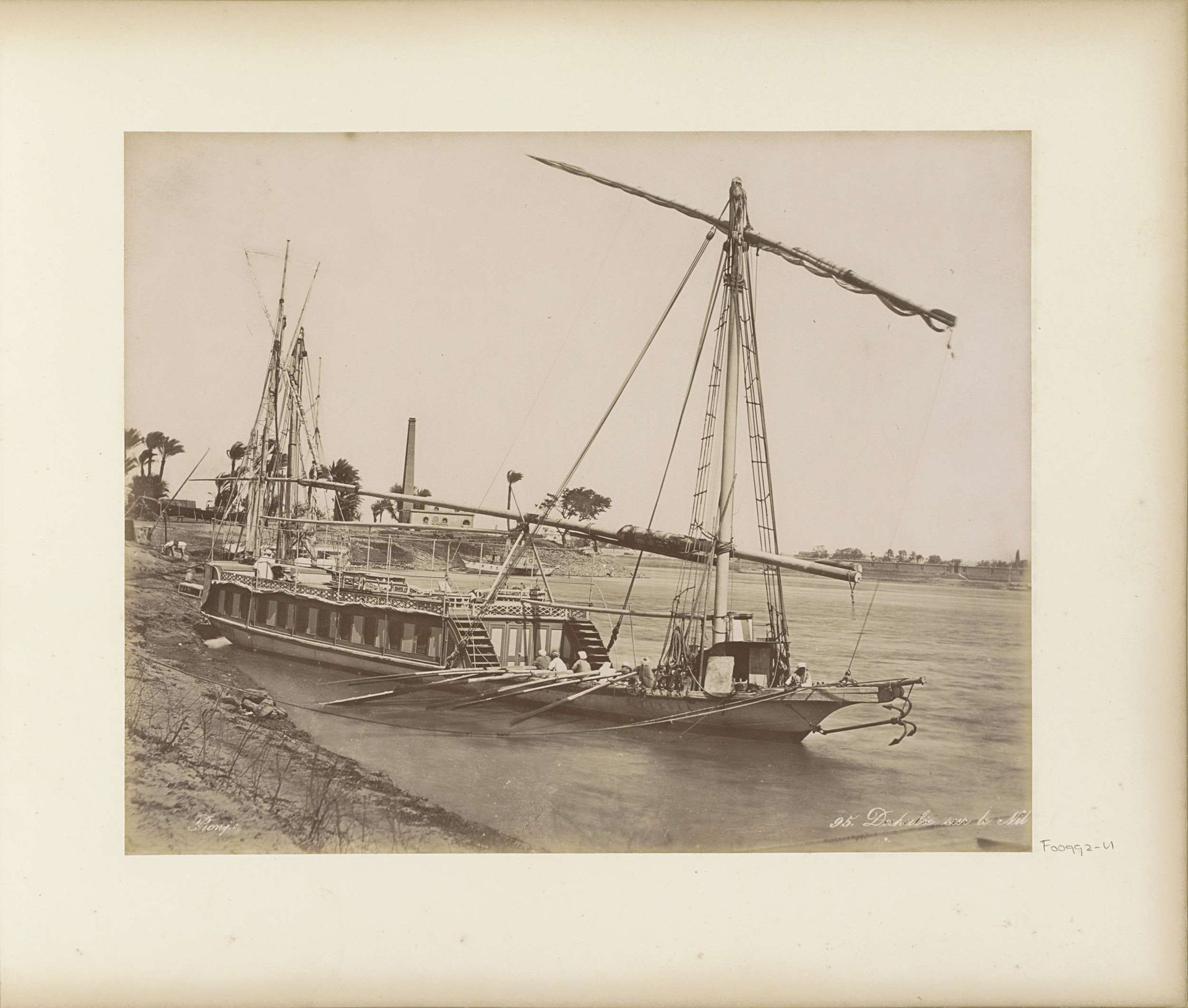 Passagiersboot (dahabie) op de Nijl by Maison Bonfils