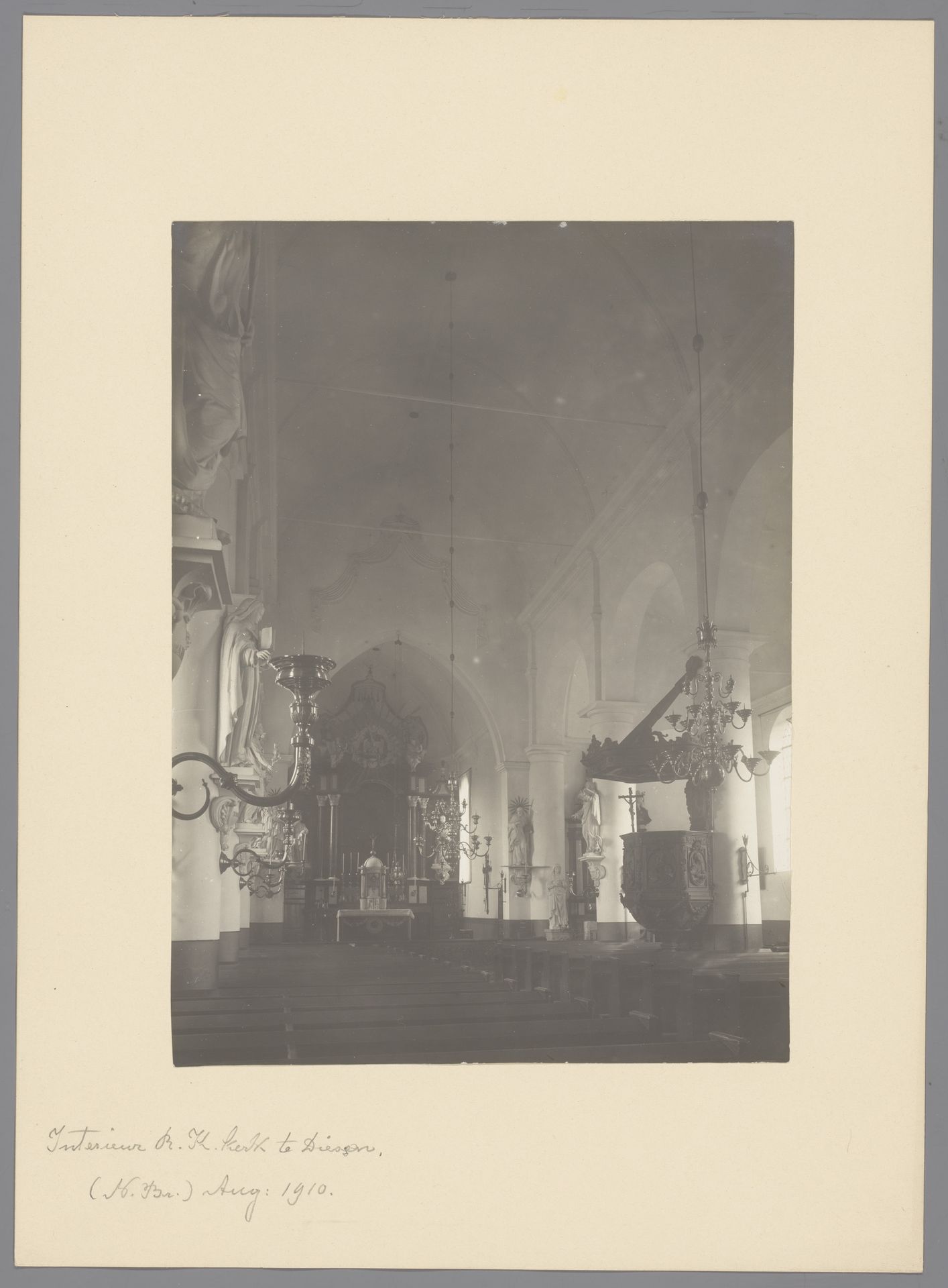 Interieur van de Sint-Willibrorduskerk te Diessen by anoniem (Monumentenzorg)