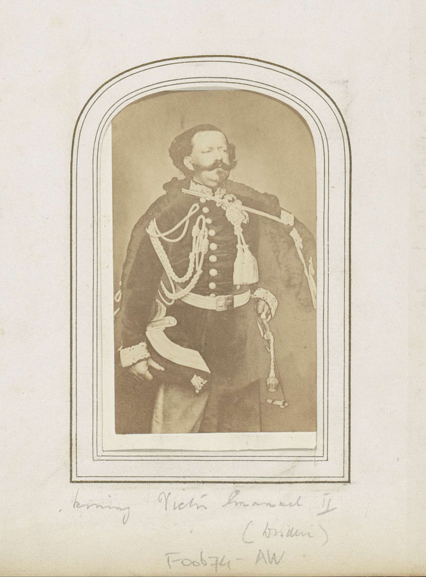 Portret van Victor Emanuel II, koning van Italië by Disdéri & Co.