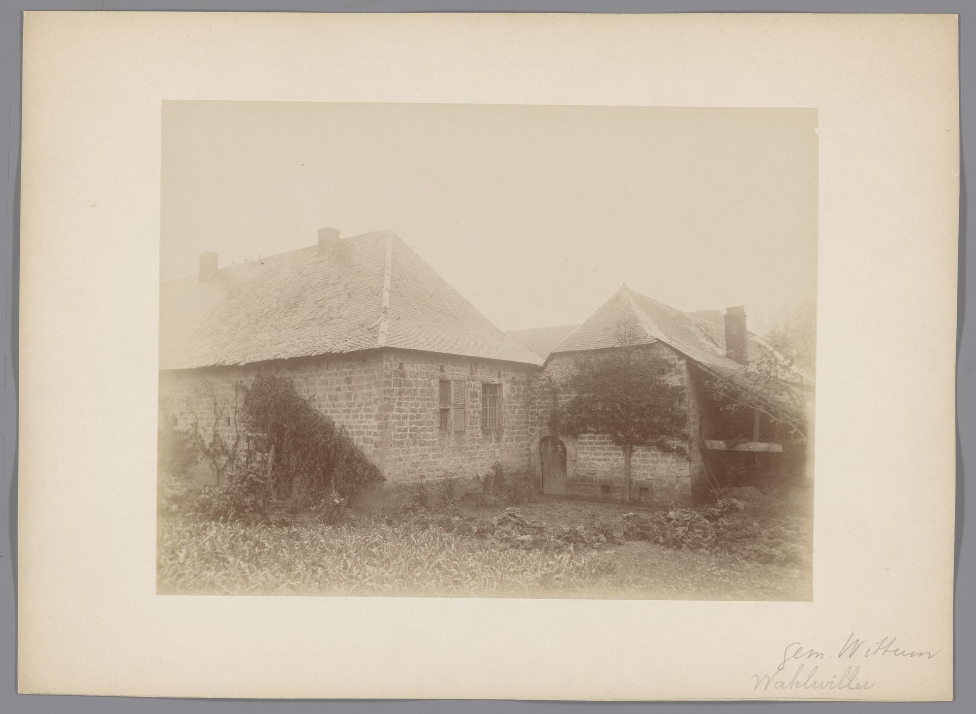 Gezicht op boerderij Leyenhof te Wahlwiller by anoniem (Monumentenzorg)