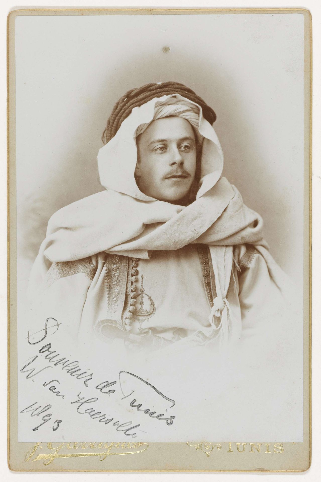 Portret van Willem van Haersolte in "oriëntaals" kostuum by J. André Garrigues