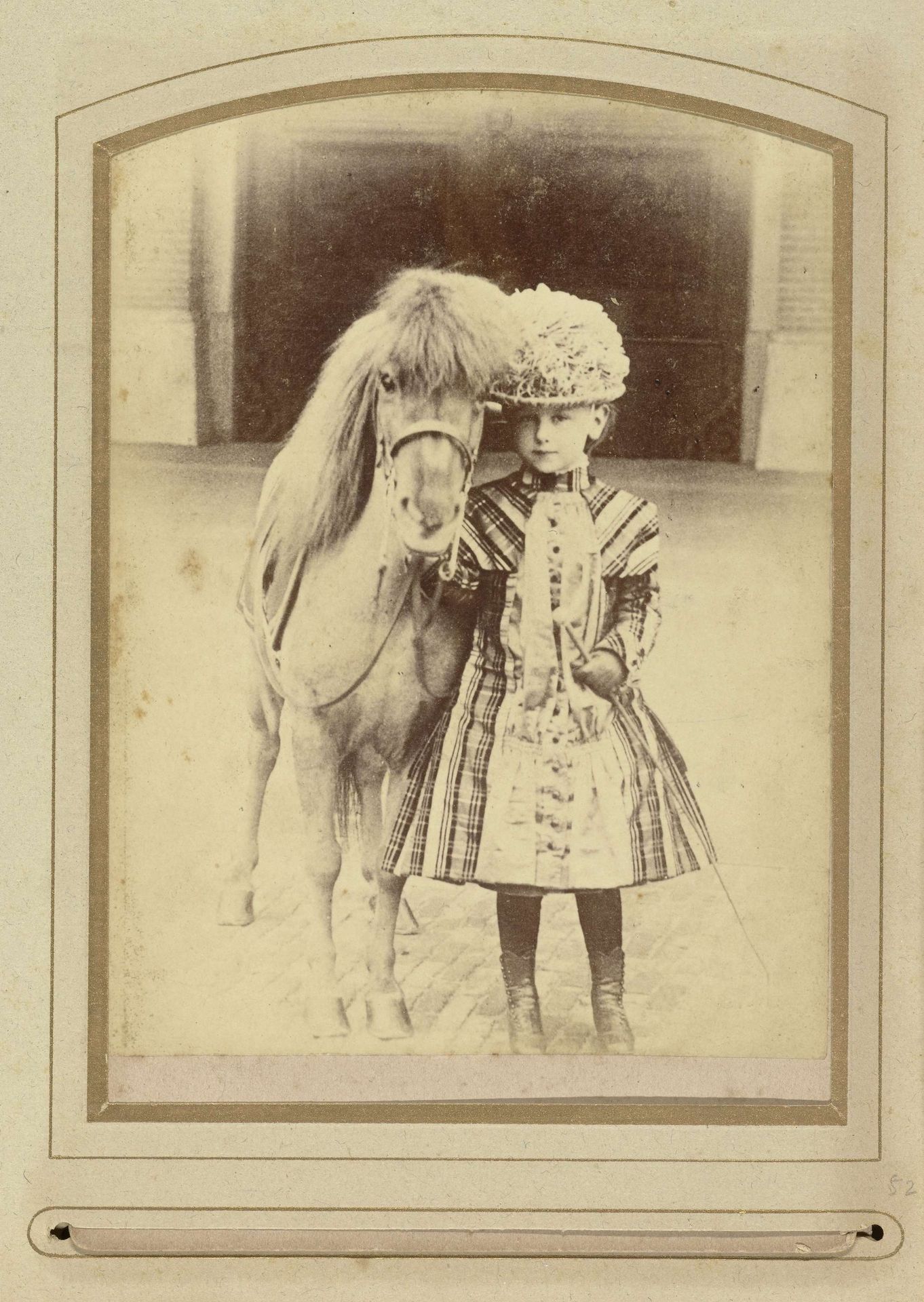 Portret van prinses Wilhelmina met een pony by Richard Kameke