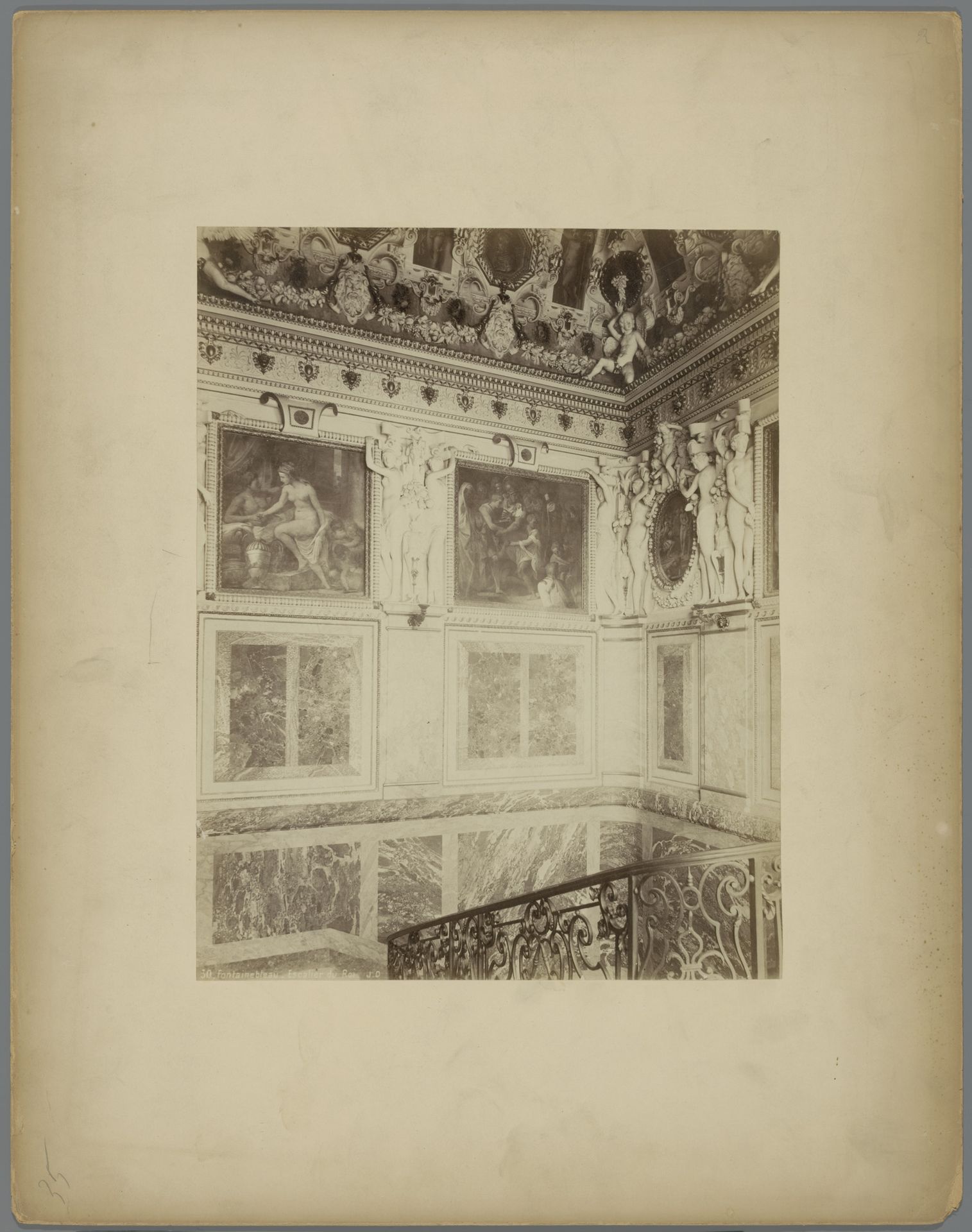 Chambre Napoléon in het Kasteel van Fontainebleau by JD