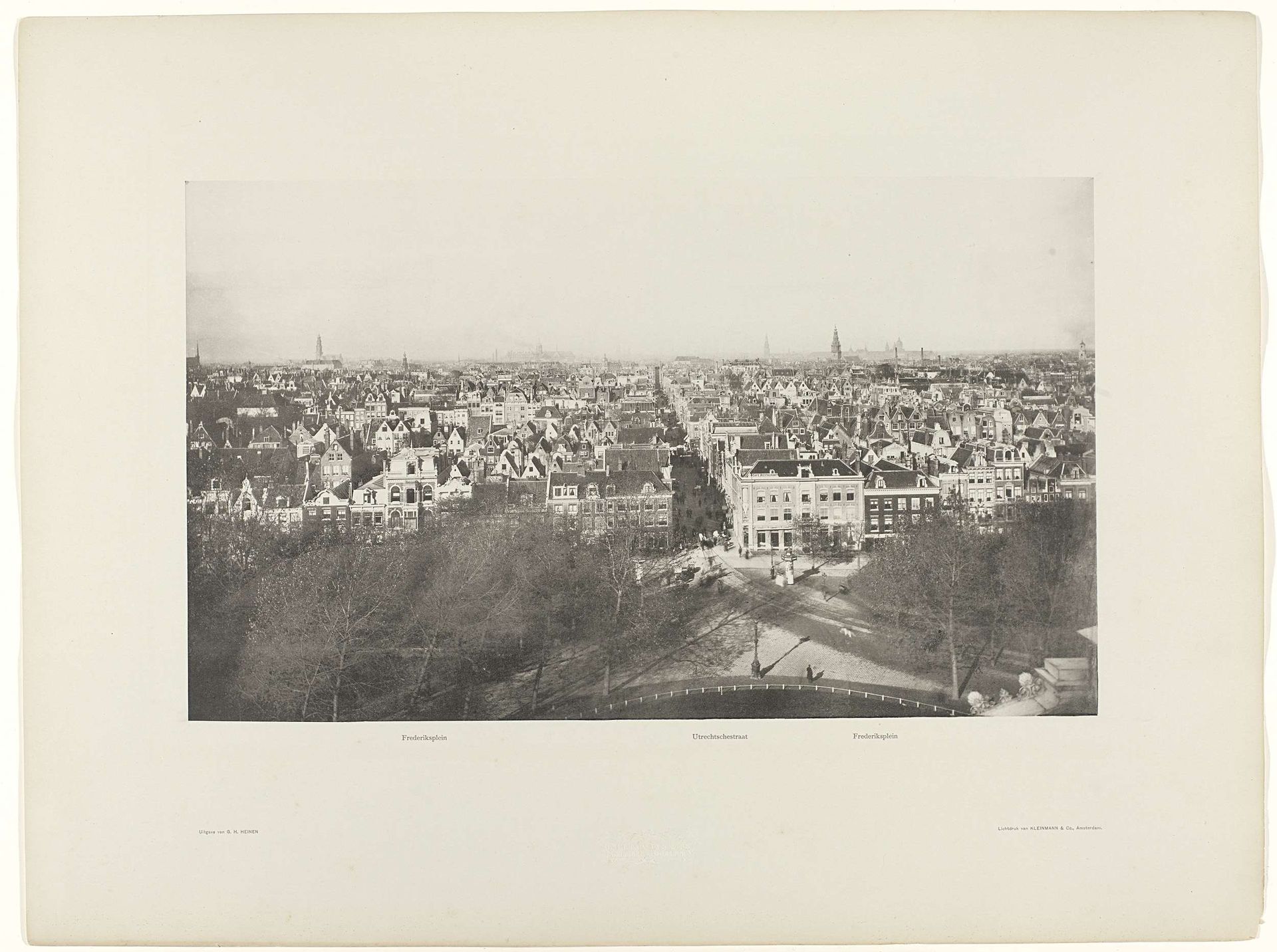 Frederiksplein en Utrechtsestraat, gezien vanaf het Paleis voor Volksvlijt, Amsterdam by Gerrit Hendricus Heinen