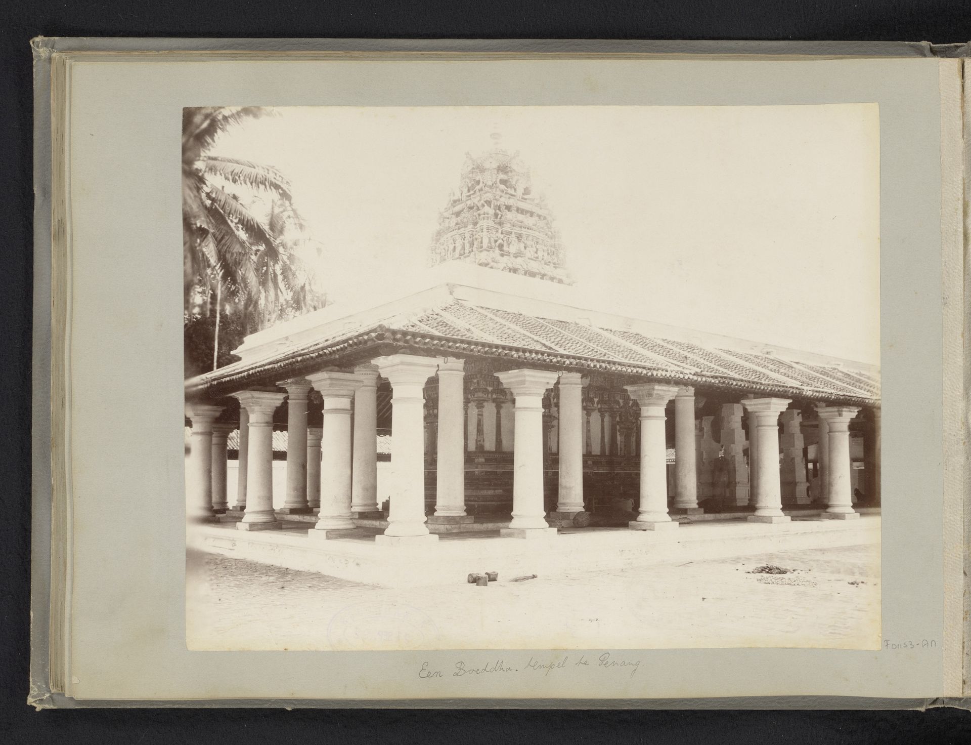 Boeddhistische tempel by A. Kaulfuss