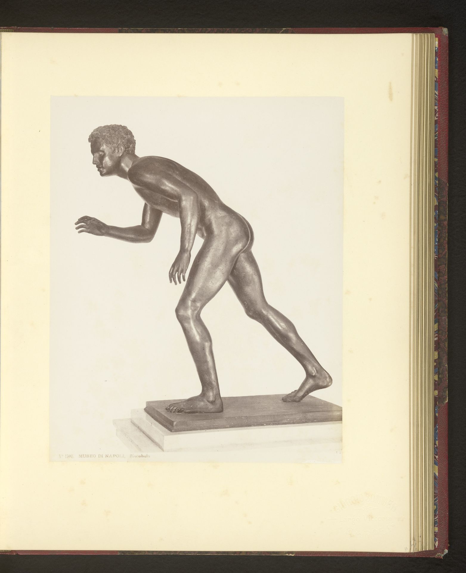 Bronzen sculptuur van een atleet by Giorgio Sommer