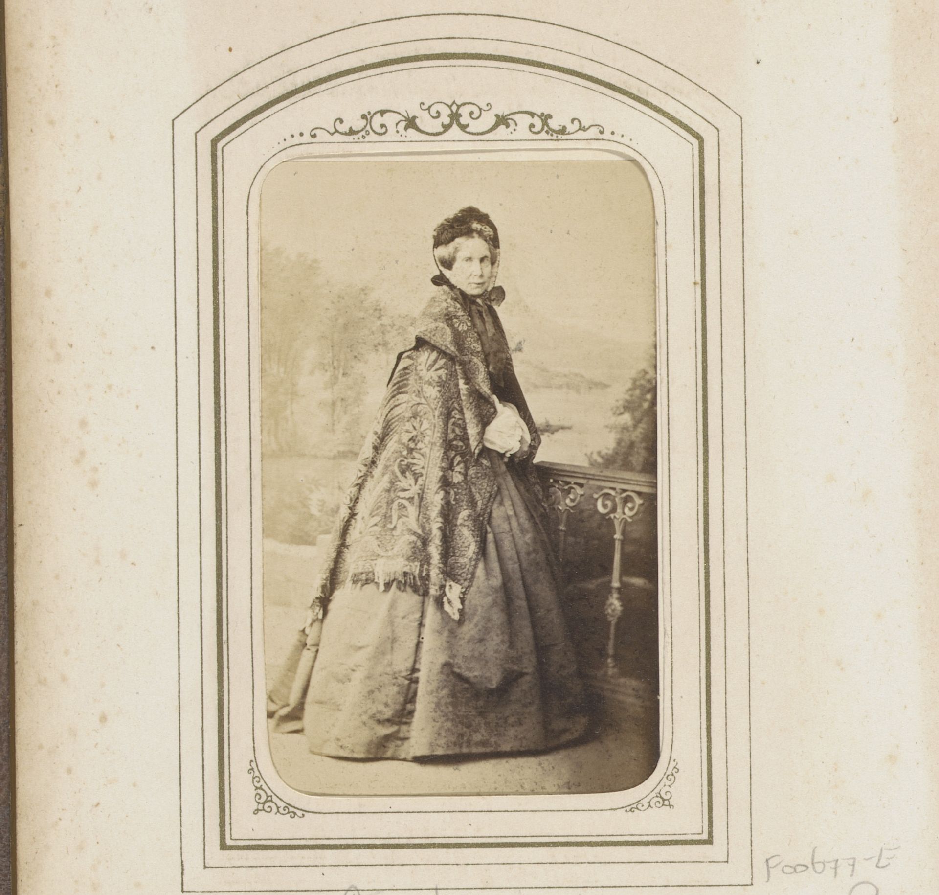 Portret van Louise van Pruisen, prinses der Nederlanden by Leopold Haase & Co.