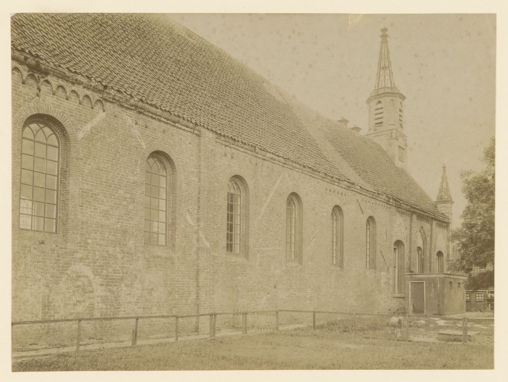 Noordzijde van de abdijkerk te Aduard by anoniem (Monumentenzorg)