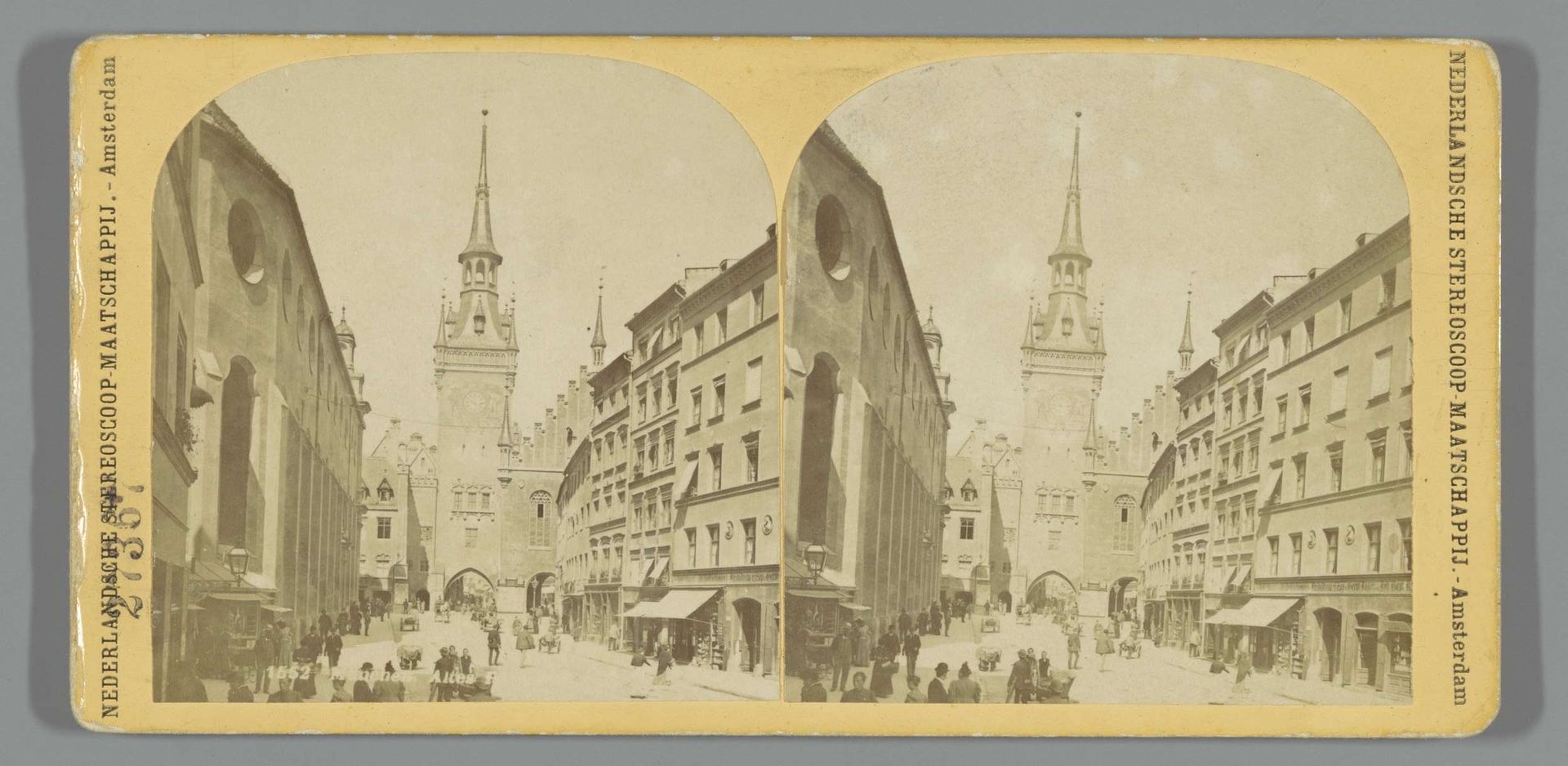 Exterieur van het Altes Rathaus te München by Nederlandsche Stereoscoop Maatschappij