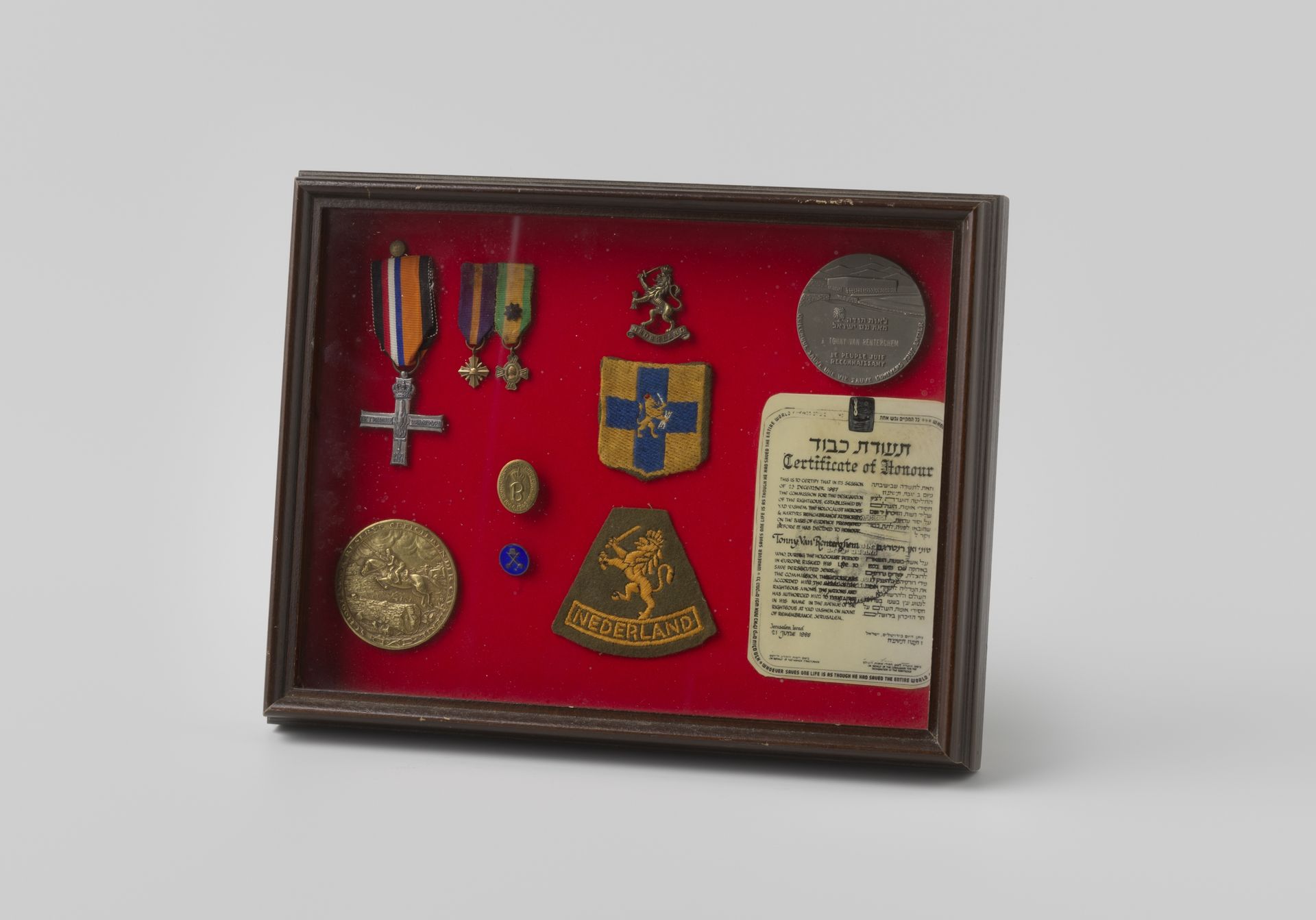 Houten lijst met tien onderscheidingen van Tonny van Renterghem by Anonymous