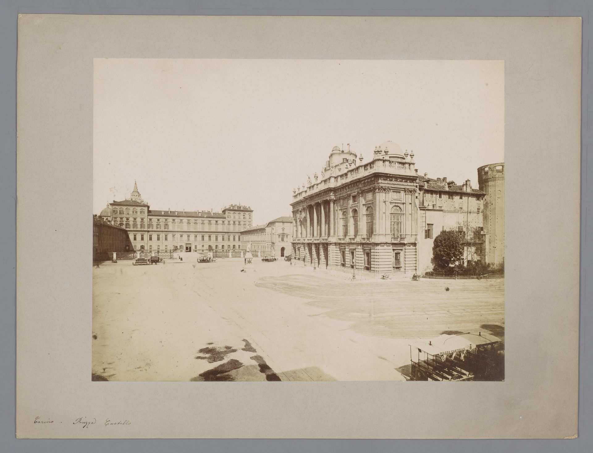 Gezicht op het Piazza Castello te Turijn, Italië by Fotografia Subalpina