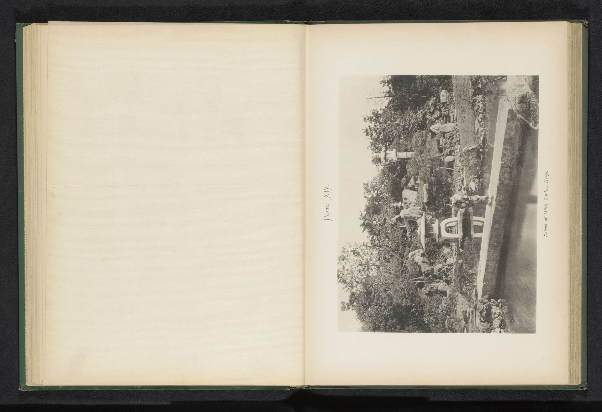 Gezicht op de tuinen van de Daimio van Mito in Tokyo, Japan by Kazumasa Ogawa