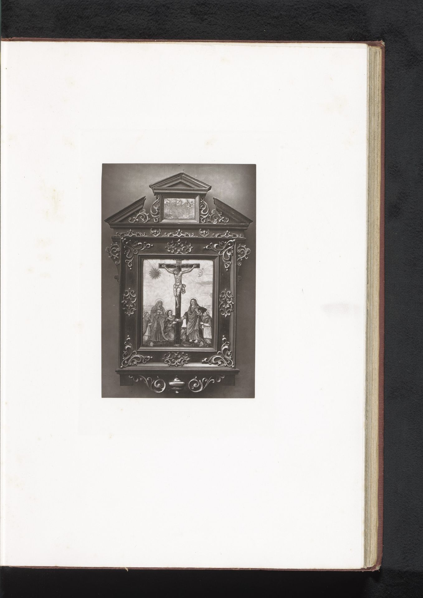 Emaillen afbeelding van de kruisiging van Christus, opgesteld tijdens de Exposition Rétrospective van 1873 in Tours, Frankrijk by Gabriel Blaise