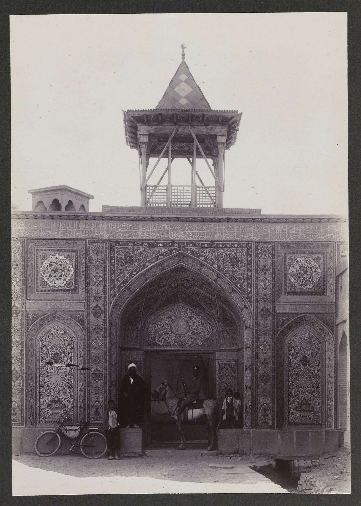 Moskee van de Sjah (Masjed-e Shah) in Isfahan, Perzië by A.G.A. van Eelde