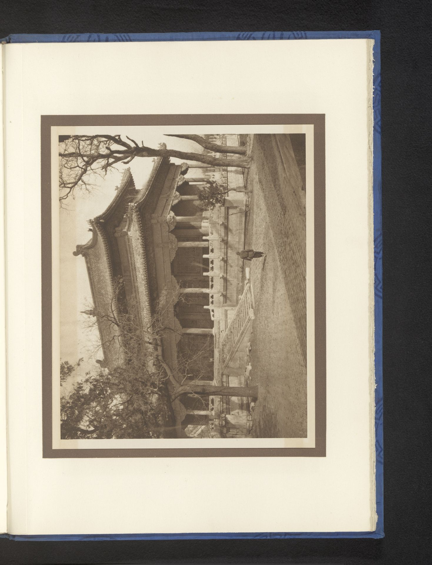 Tempel te Peking by Donald Mennie