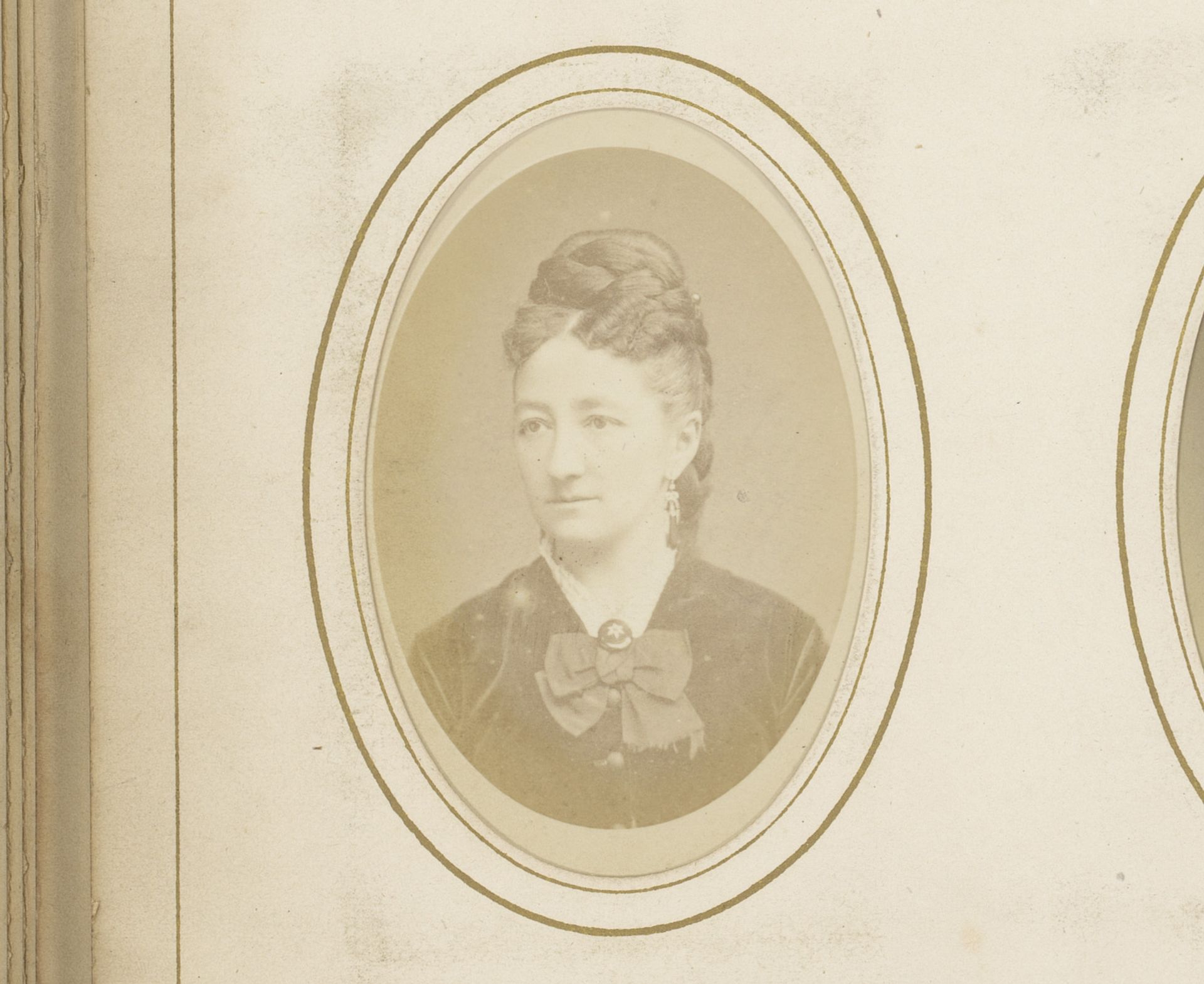 Portret van een vrouw met oorbellen by Eugene Guérin