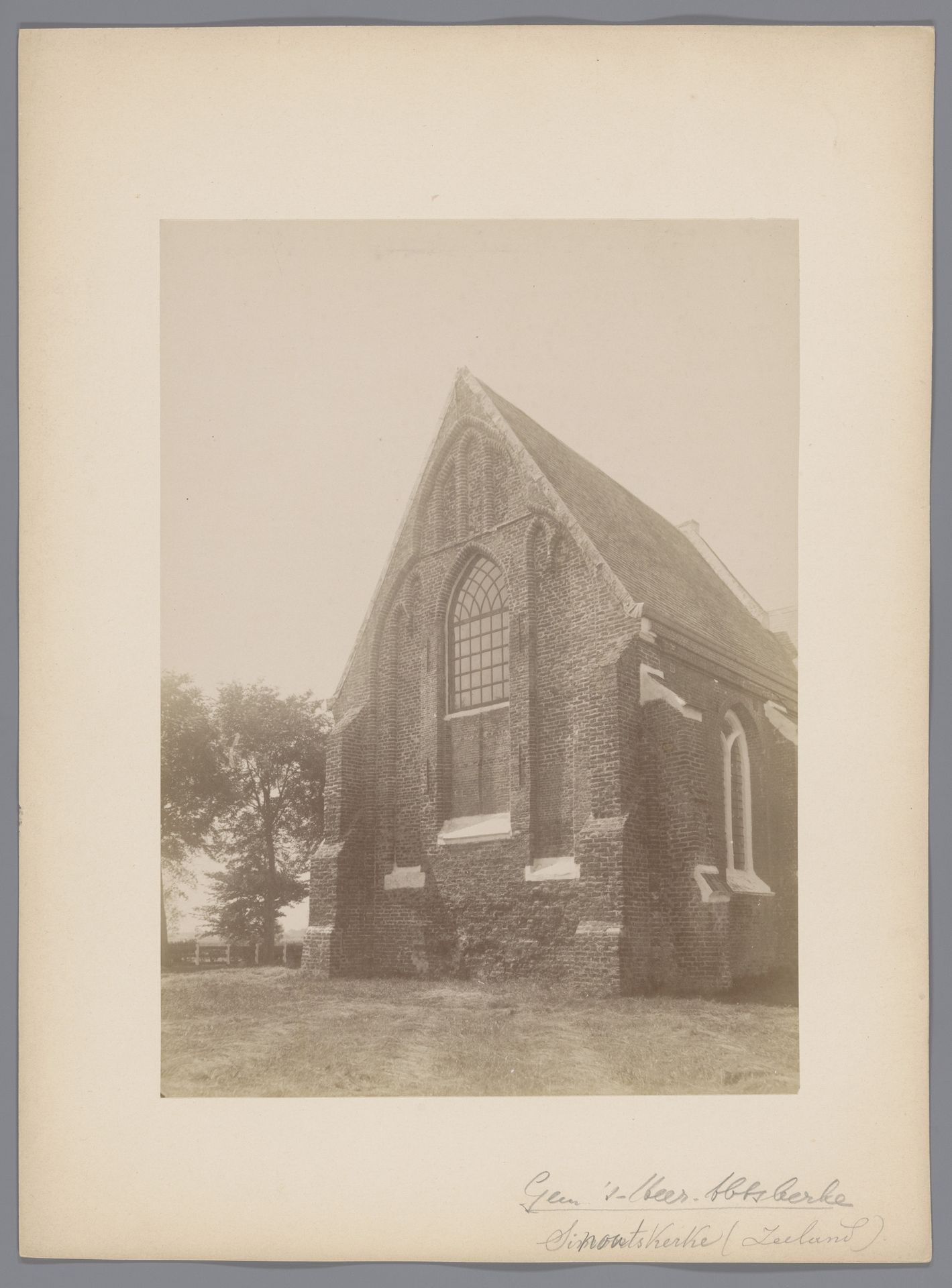 Gezicht op de Hervormde Kerk te Sinoutskerke by anoniem (Monumentenzorg)