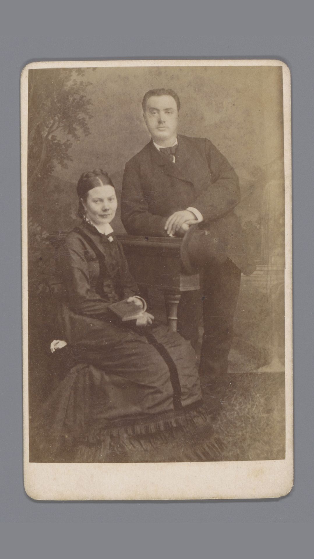 Portret van een onbekende man en een onbekende vrouw by Veuve J. van Koningsveld