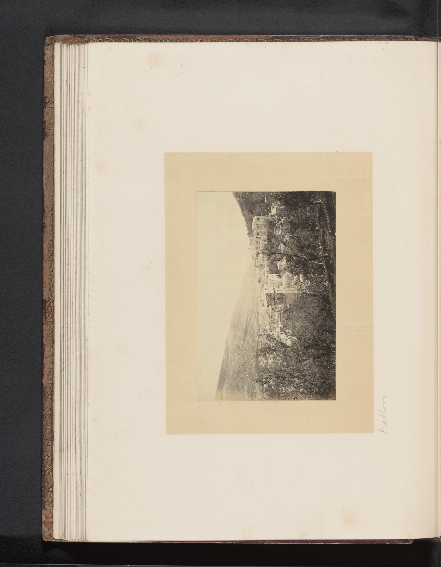 Gezicht op Nablus by Francis Frith