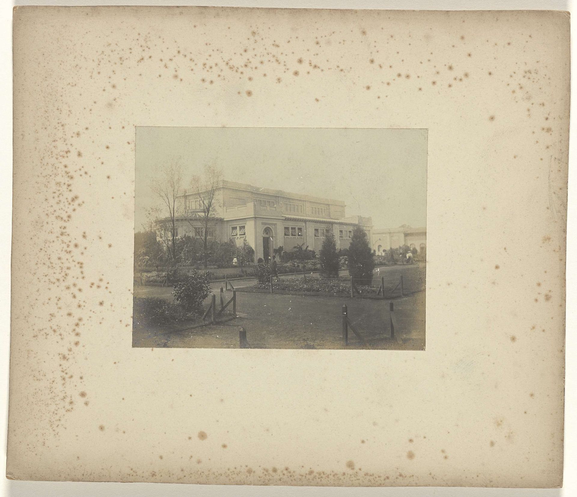 Sculpture Hall op het terrein van de wereldtentoonstelling in St. Louis (Louisiana Purchase Exposition), 1904 by Jan Schüller