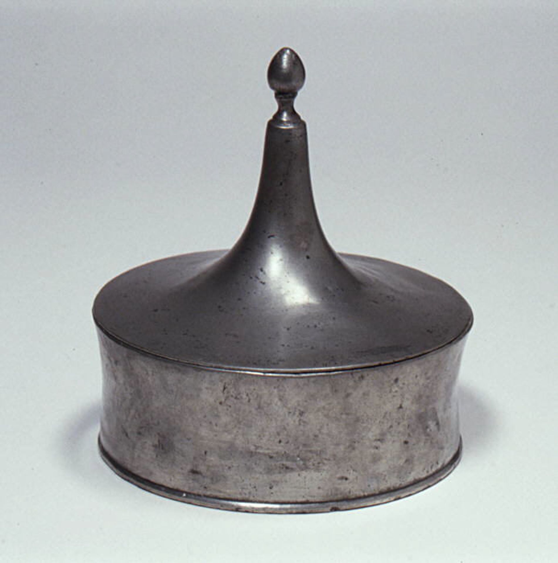 Tobacco box by H. van Lingen