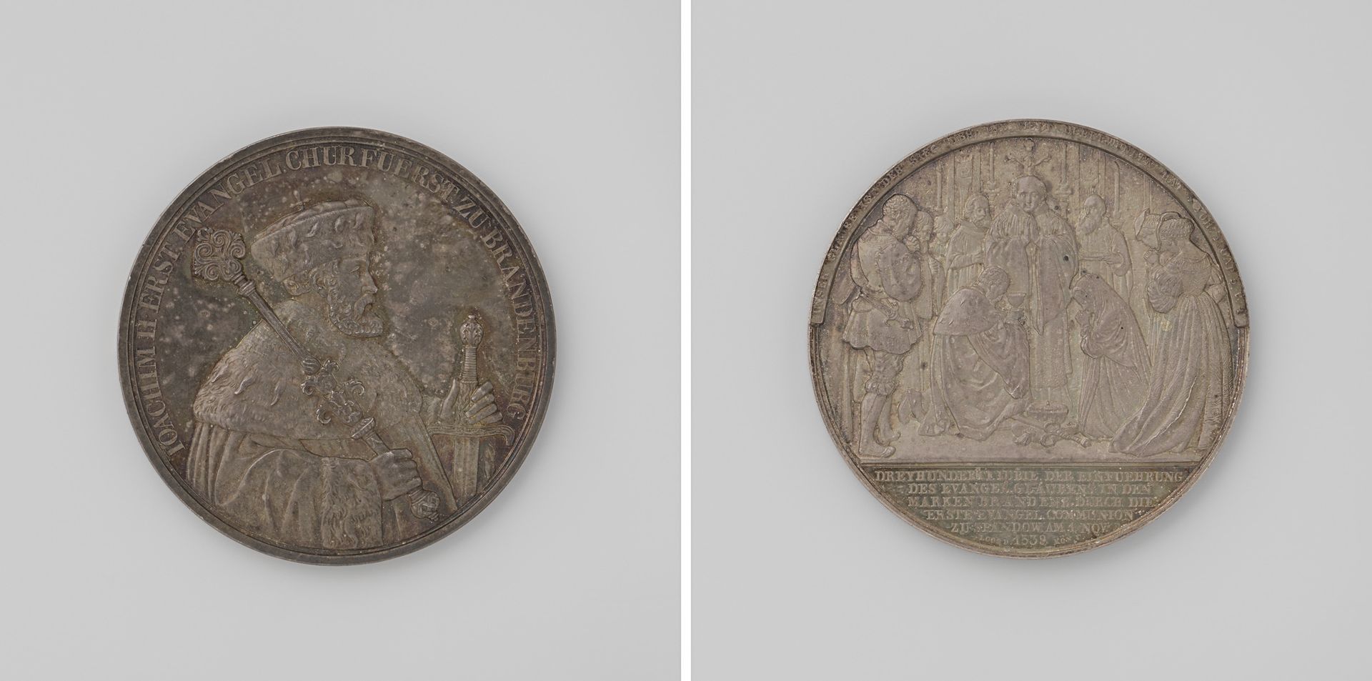 Driehonderdjarige herdenking van de invoering van het Lutheranisme in Brandenburg, ter ere van Joachim II Hector, keurvorst van Brandenburg by Gottfried Bernhard Loos