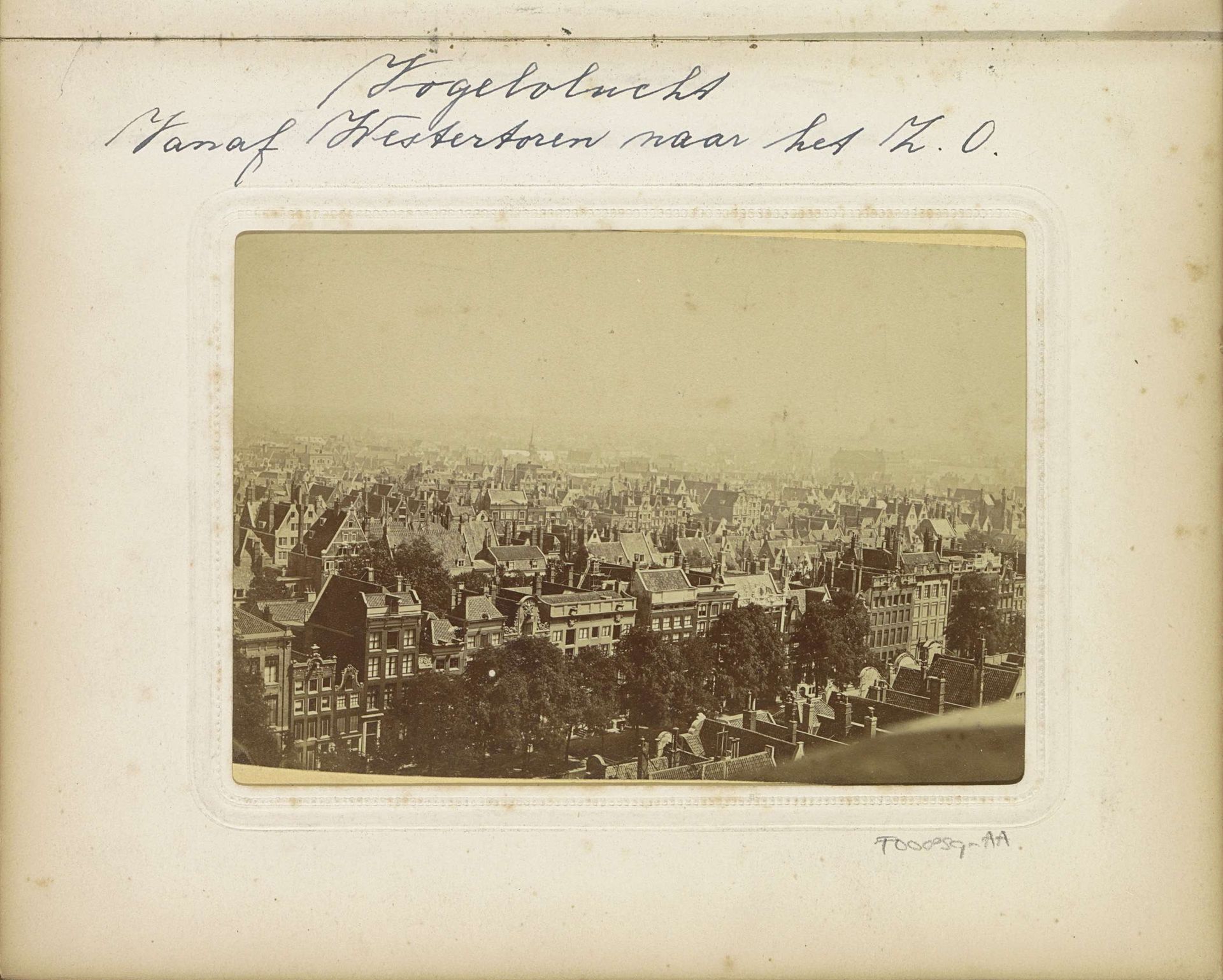 Panorama van Amsterdam, gezien vanaf de Westertoren in zuidoostelijke richting by Pieter Oosterhuis