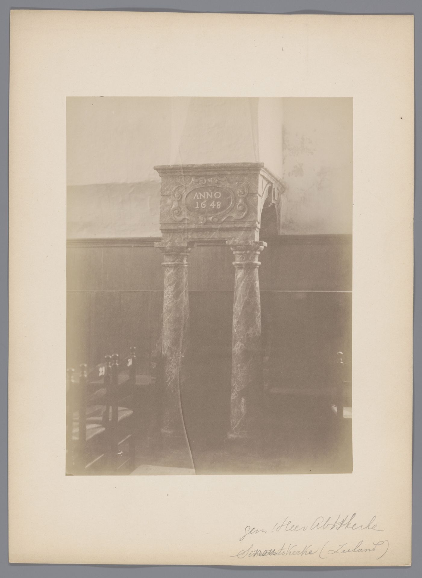 Interieur van de Hervormde Kerk te Sinoutskerke by anoniem (Monumentenzorg)