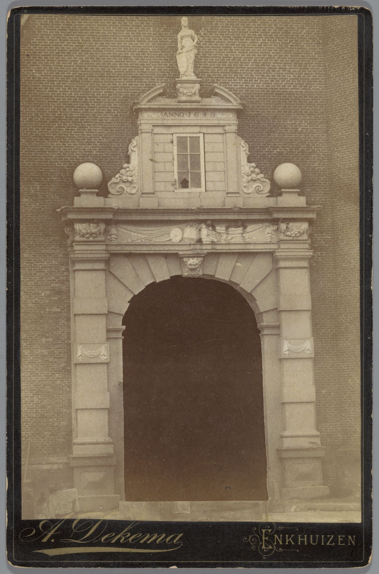 Poort in de Drommedaris in Enkhuizen by Albert Dekema