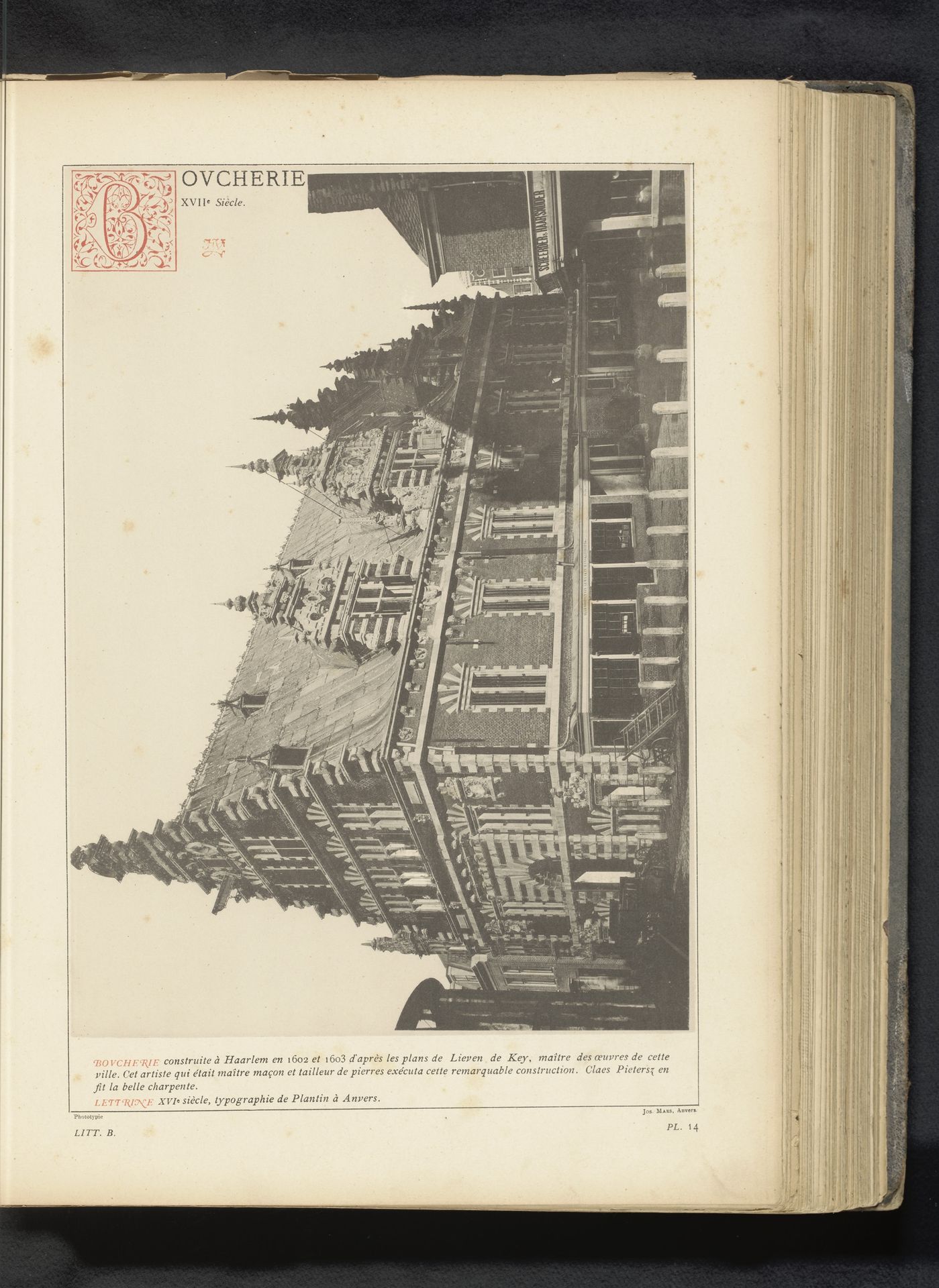 Gezicht op de Vleeshal te Haarlem by Anonymous