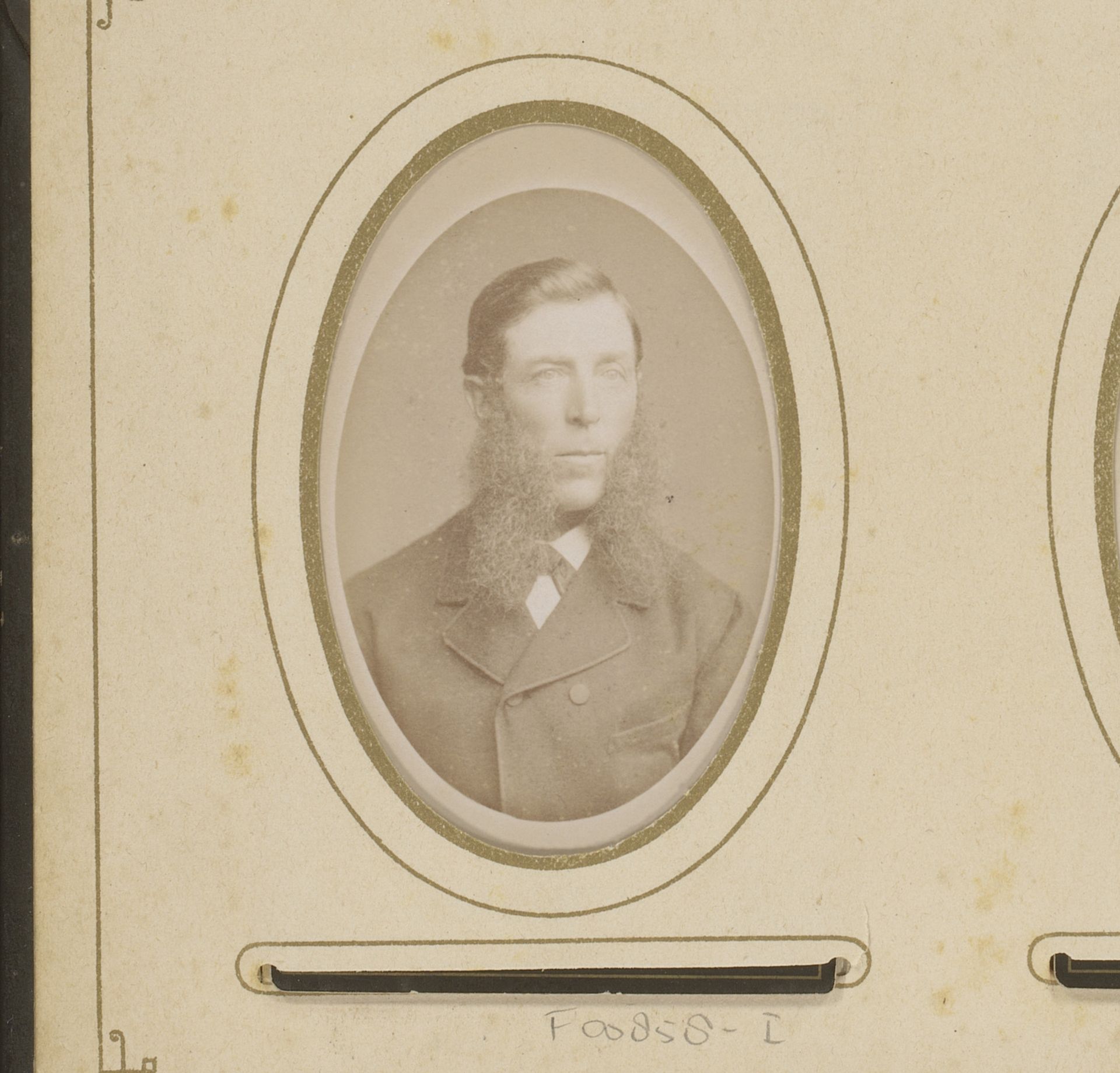Portret van een man met baard by C. van der Aa & J. Chrispijn