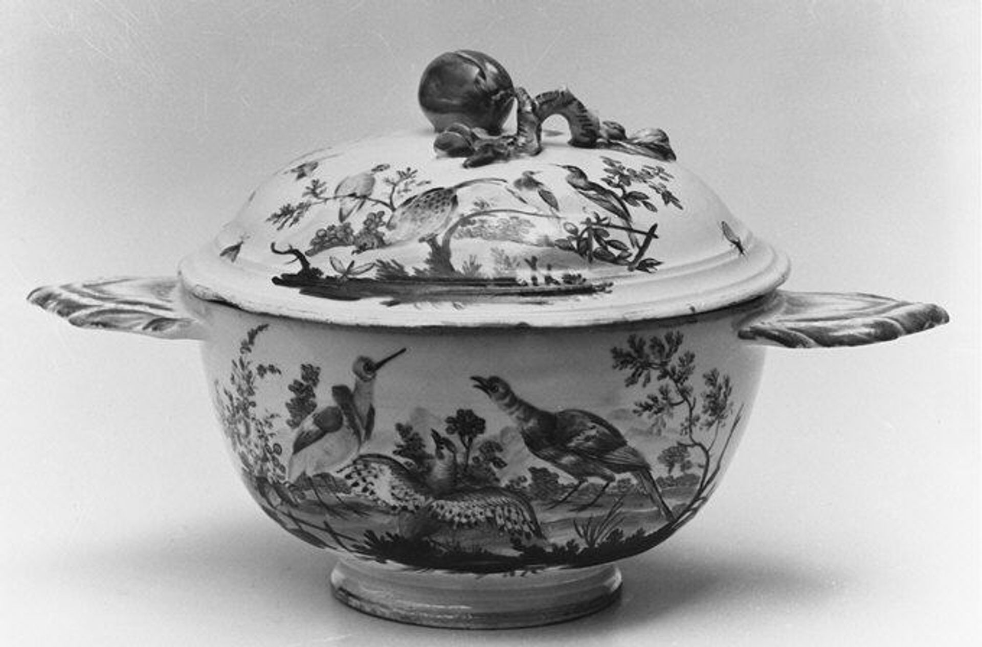 Bowl with cover by Sceaux