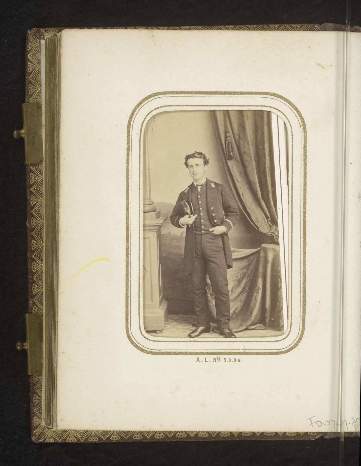 Portret staande jongeman in marine uniform by J.B. Varonne y Cia.
