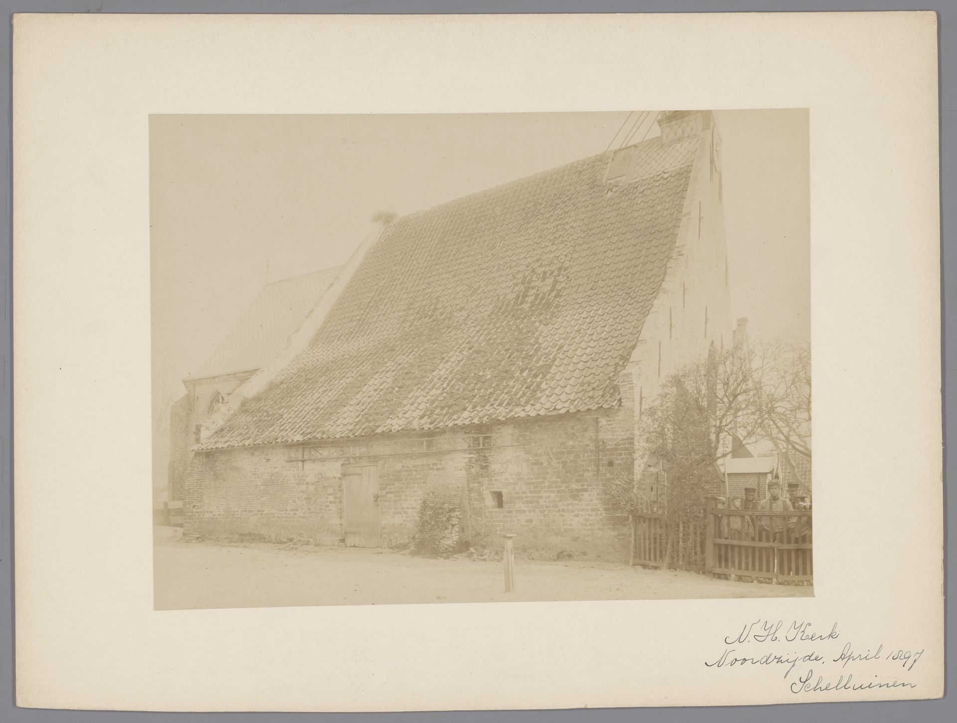 Noordzijde van de Hervormde Kerk te Schelluinen by anoniem (Monumentenzorg)