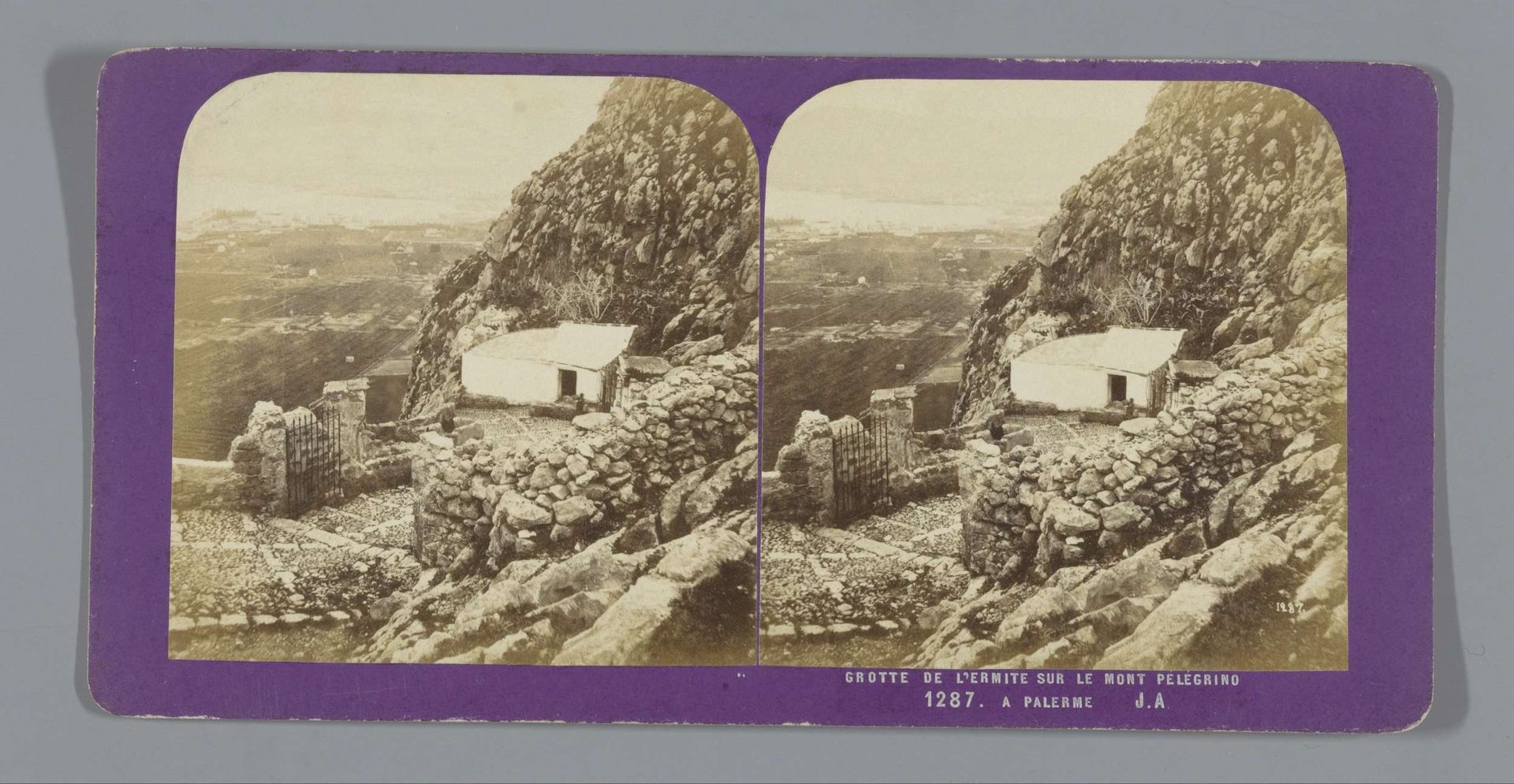 Gezicht op een woning op de Monte Pellegrino, Palermo by Jean Andrieu