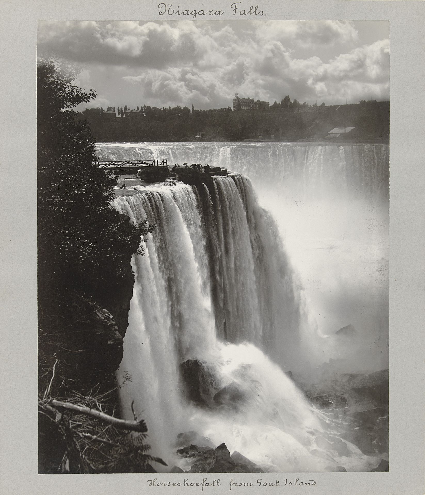 Gezicht op de Niagarawatervallen by H.F. Nielson