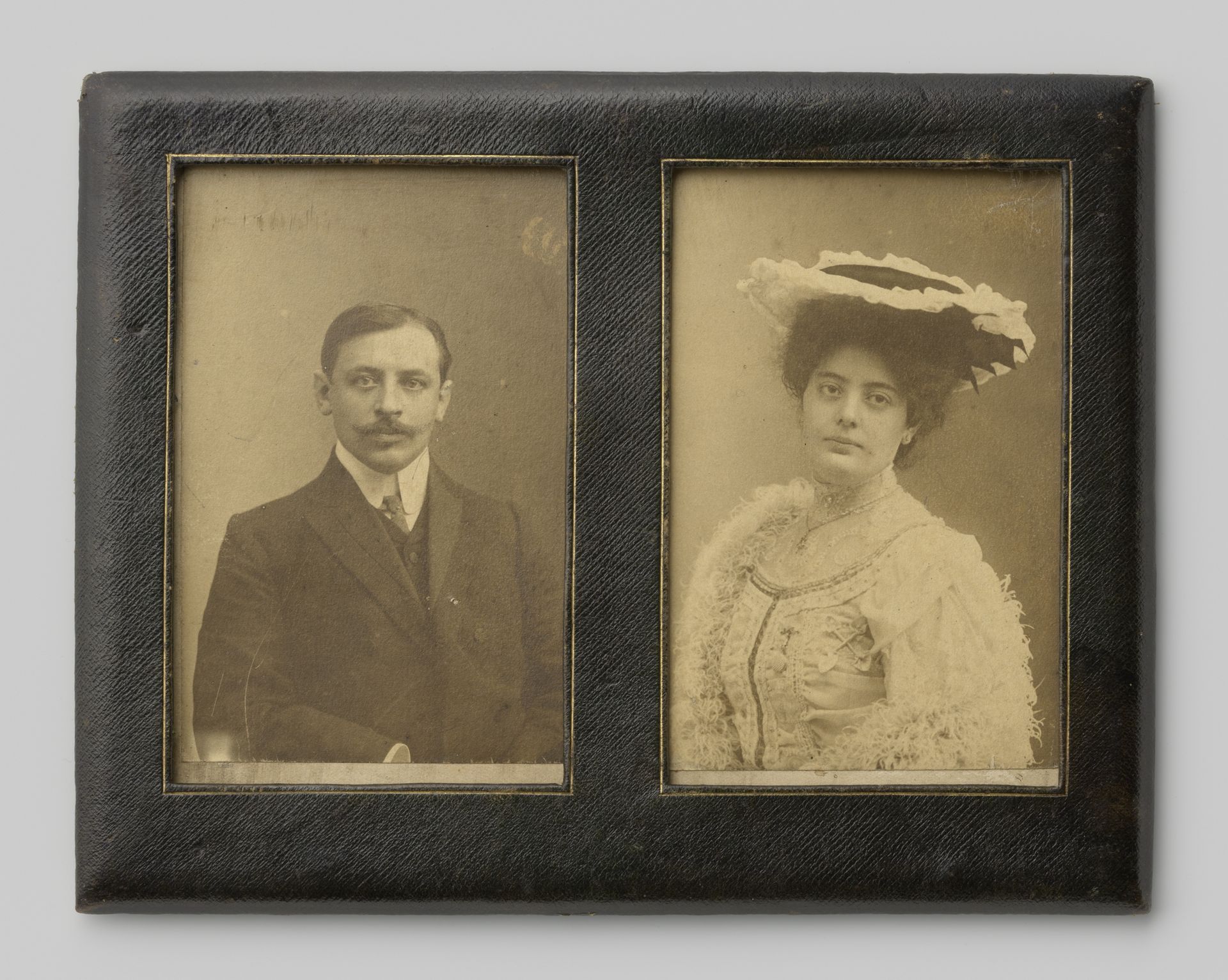 Twee portretten van een onbekende man en vrouw by Ferdinand Robert Ebner