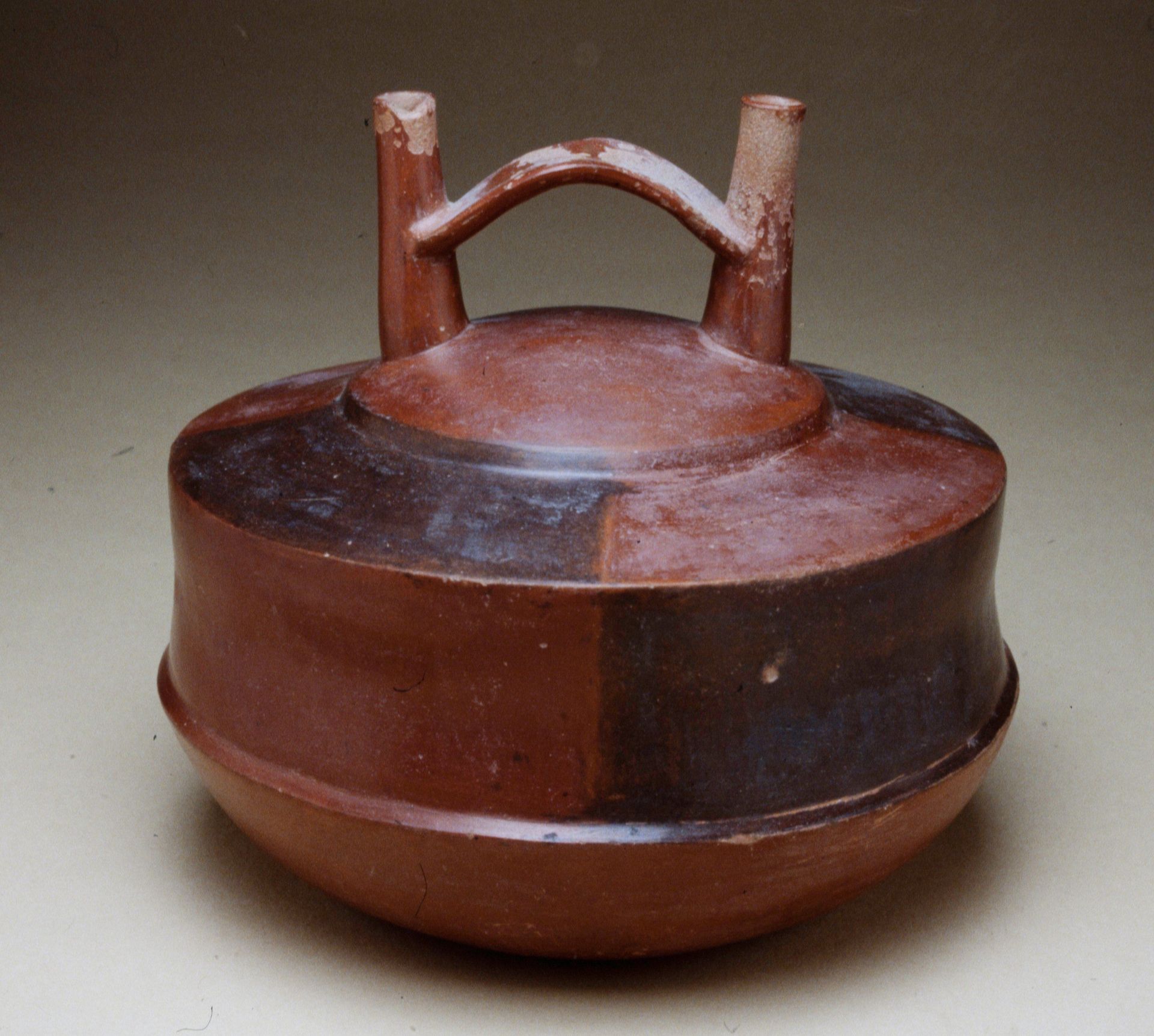 Double spouted vase by Paracas