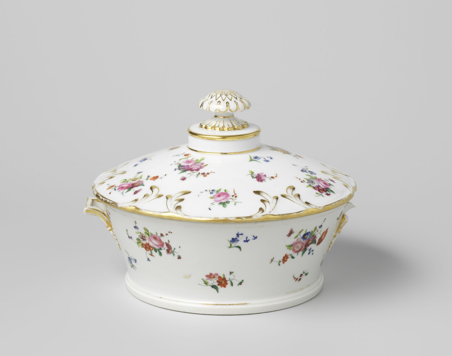 Dish with bouquets and flower sprays by Fabriek Dominique Denuelle