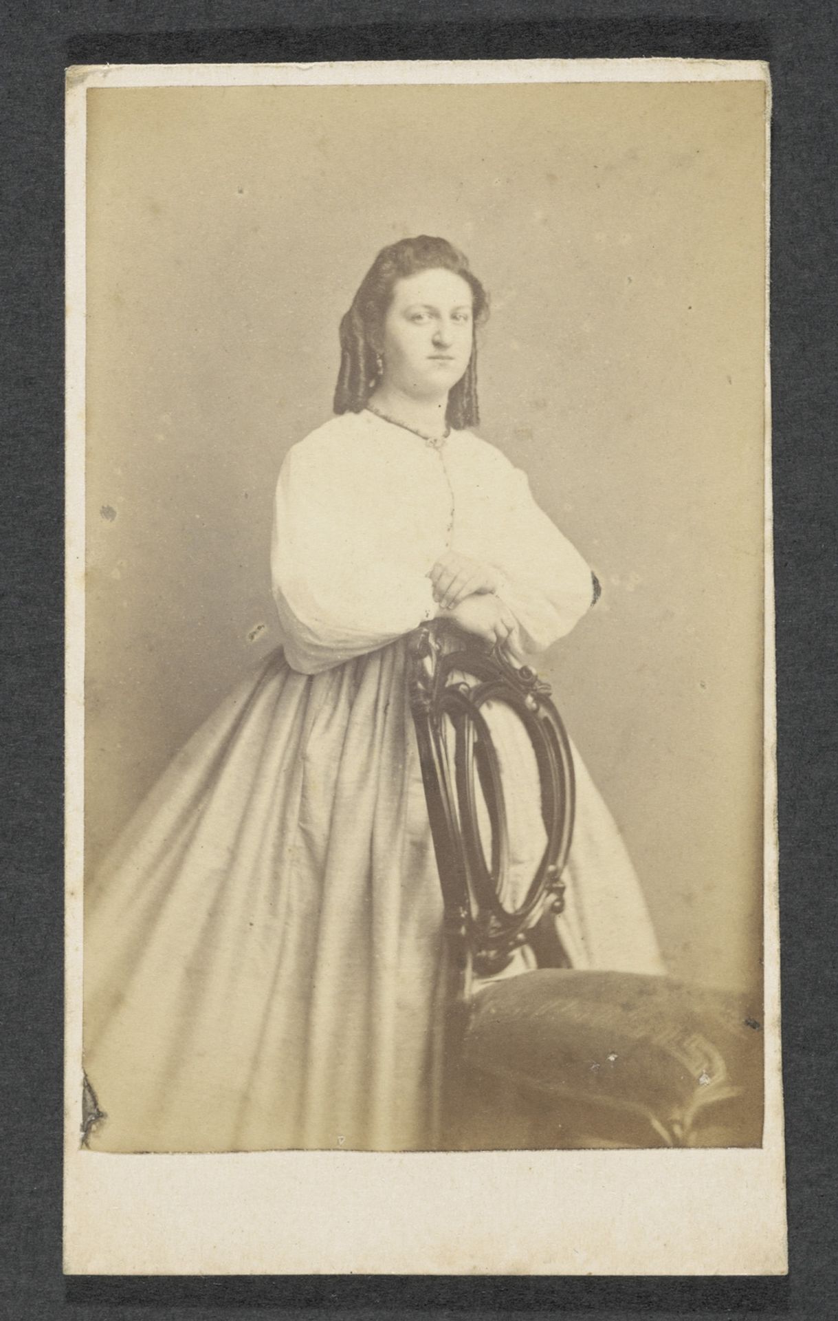 Portret van een onbekende vrouw uit de familie Marmelstein by J. Korsten