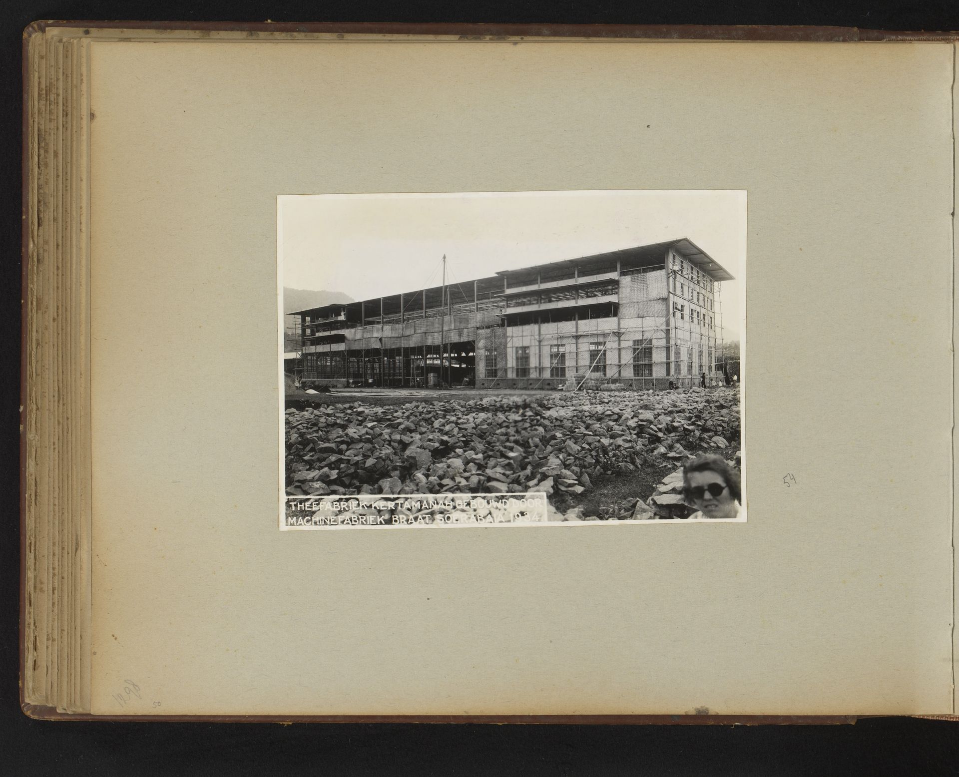 Theefabriek Kertamanah gebouwd door Machinefabriek Braat Soerabaia 1934 by Anonymous