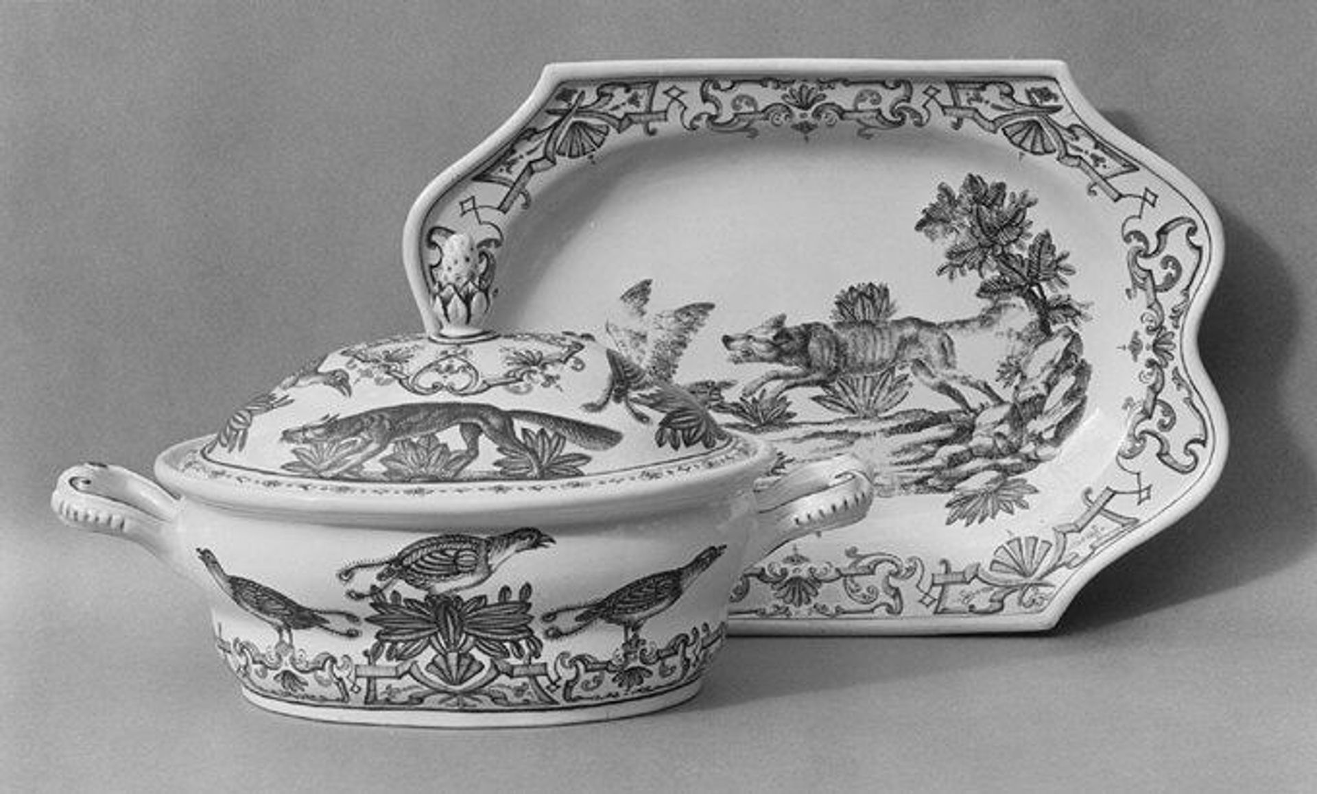 Tureen and stand by Vienna