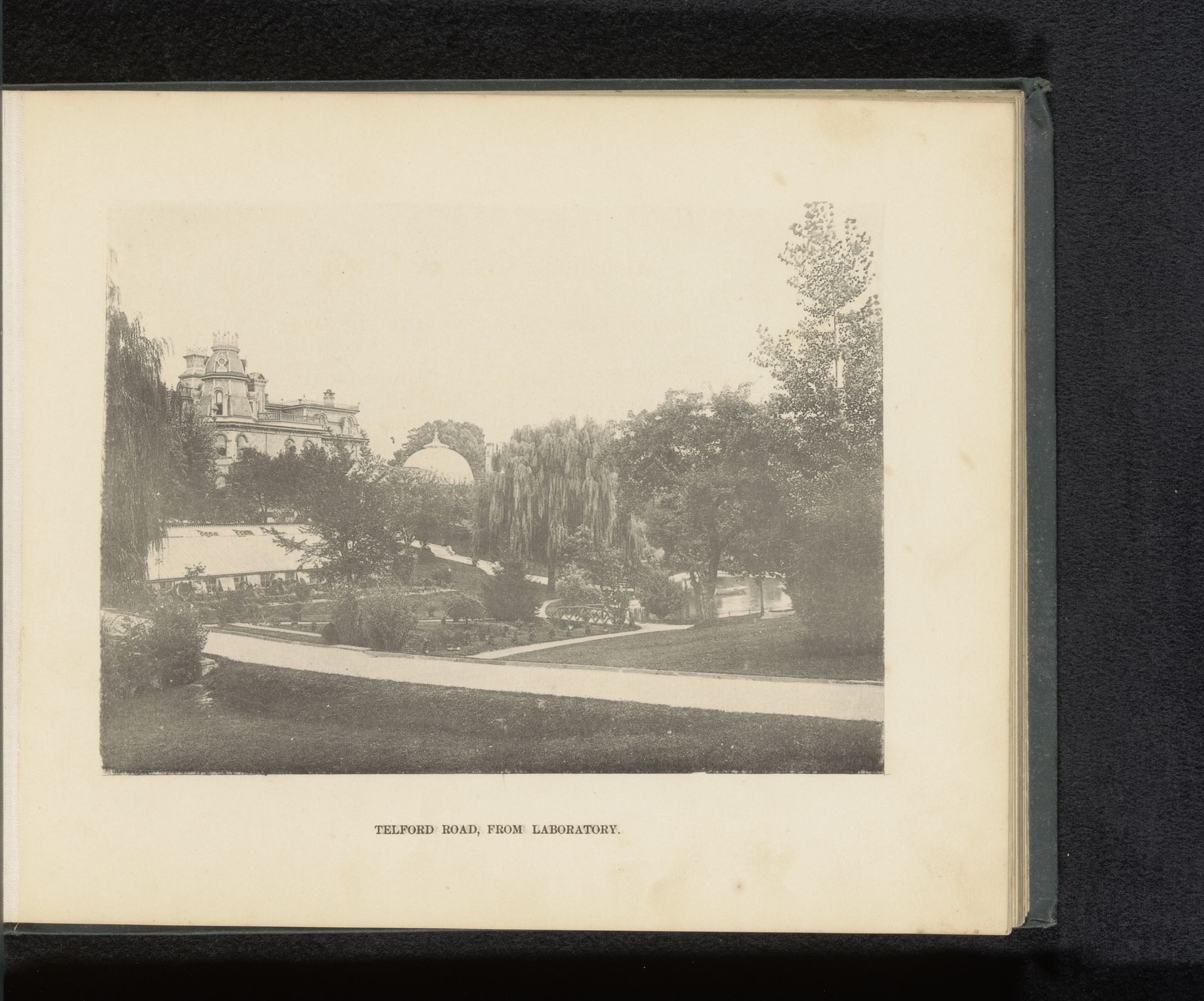 Gezicht op het landgoed van George Gill Green in Woodbury by Anonymous