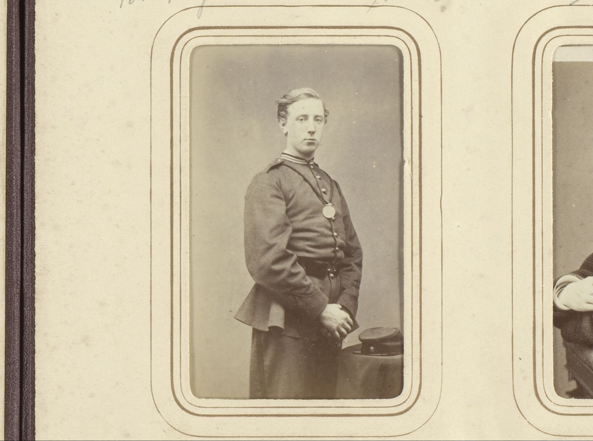 Portret van een man in militair uniform by Wegner & Mottu