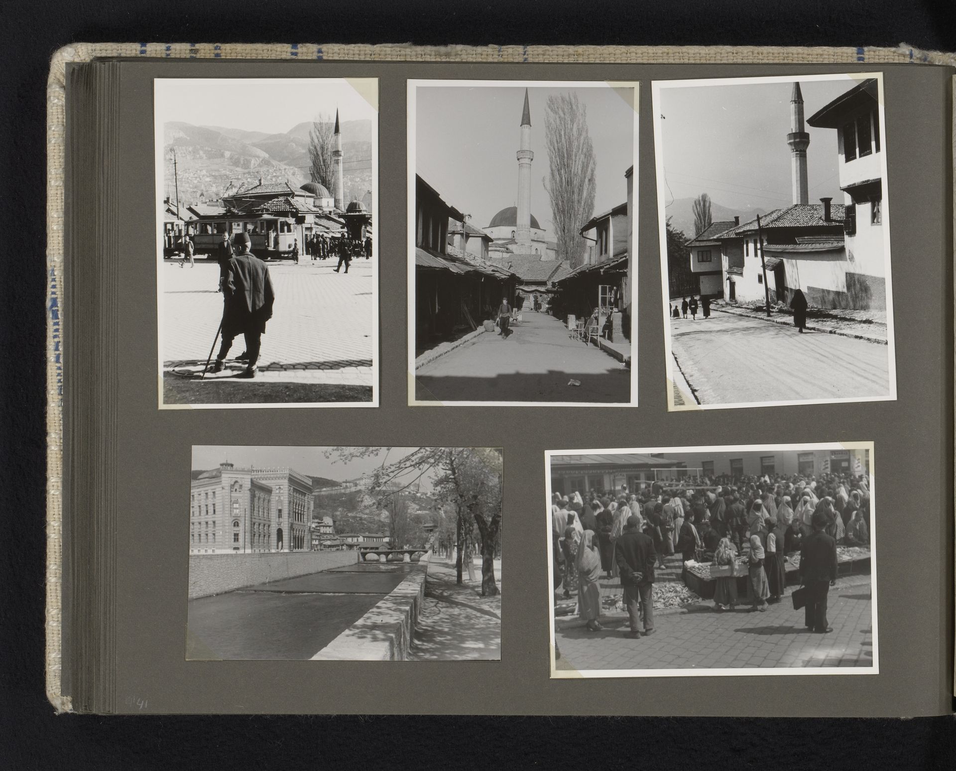 Sarajevo in Joegoslavië, april 1943 by Anonymous
