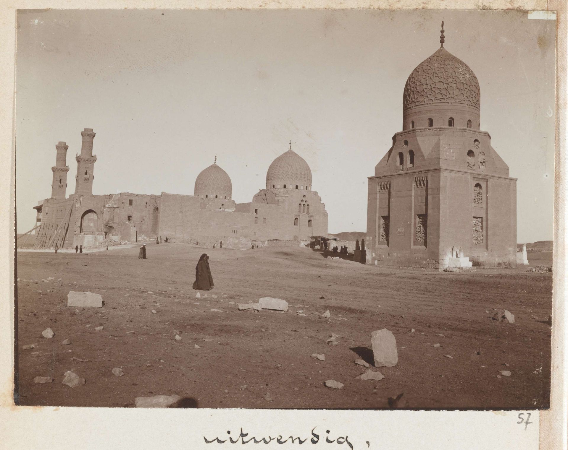Qarafa in Caïro by Johannes Lodewijk Heldring