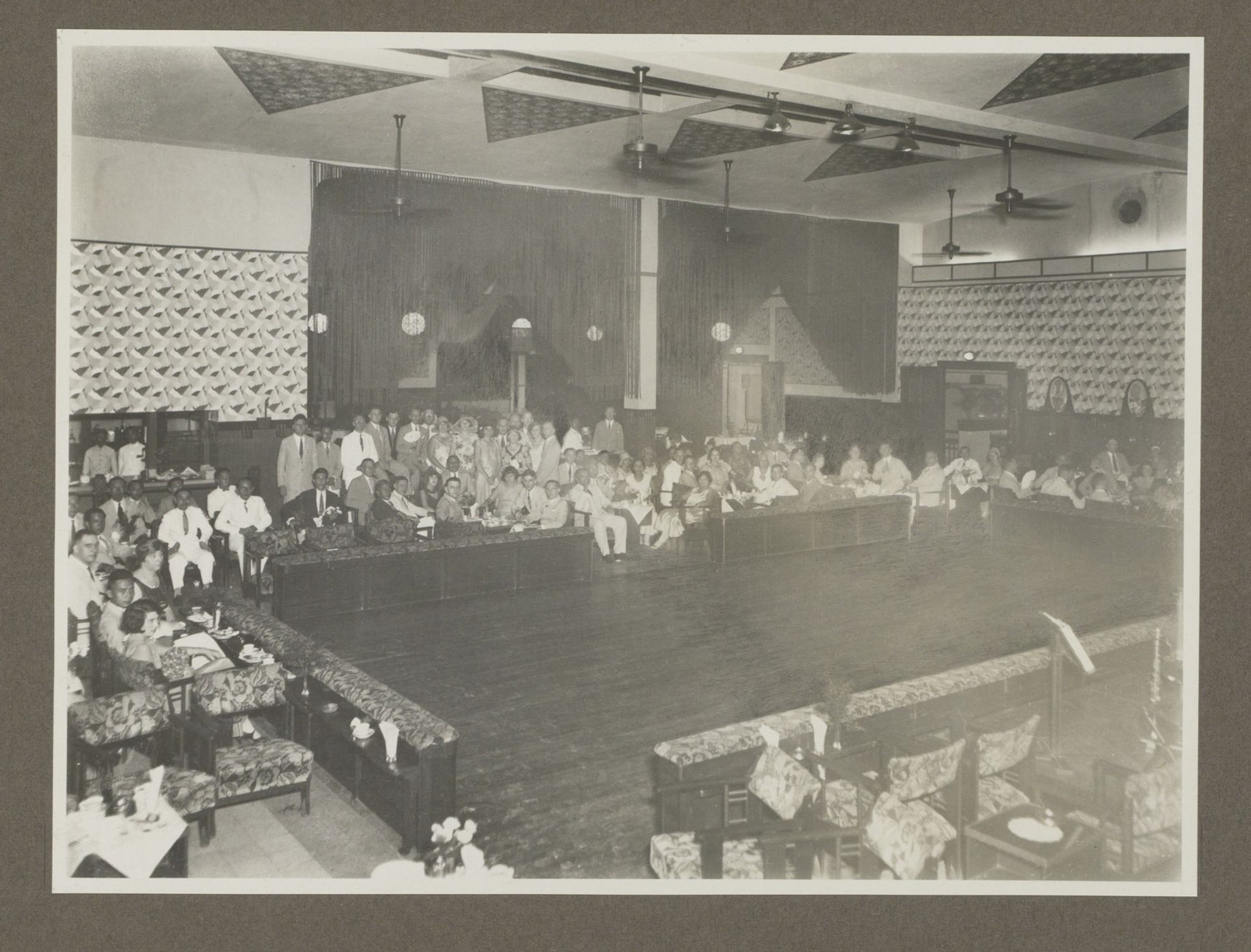 Thé dansant op 19 April 1931. by Atelier Kurkdjian
