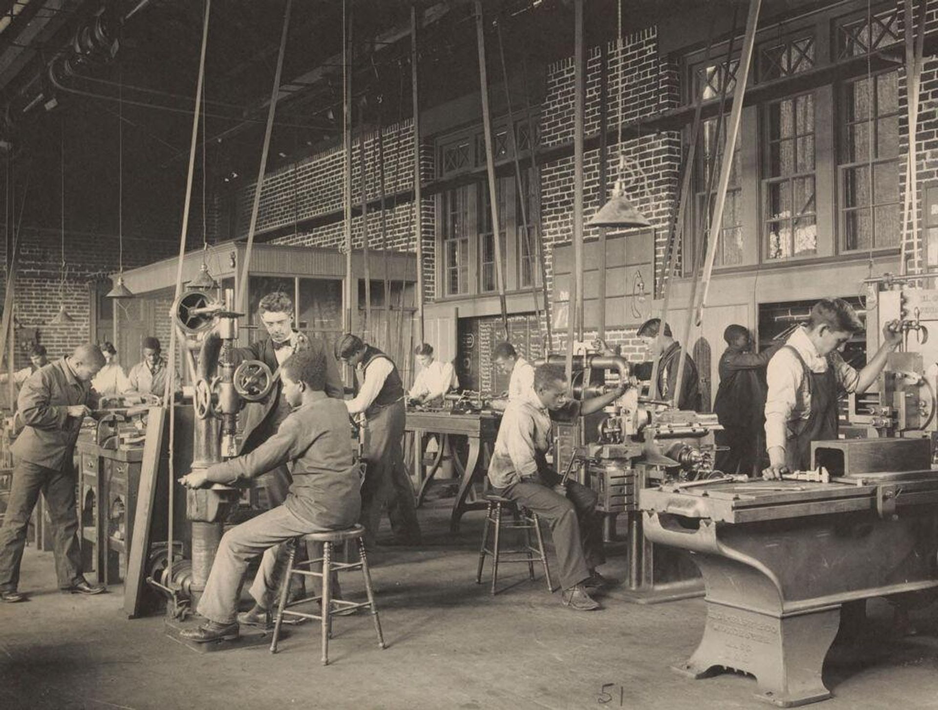 Races, Negroes: United States. Virginia. Hampton. Hampton Normal and Industrial School: Agencies Promoting Assimilation of the Negro. Training for Commercial and Industrial Employment. Hampton Normal and Agricultural Institute, Hampton, Va.: Machine Shop. by Frances Benjamin Johnston